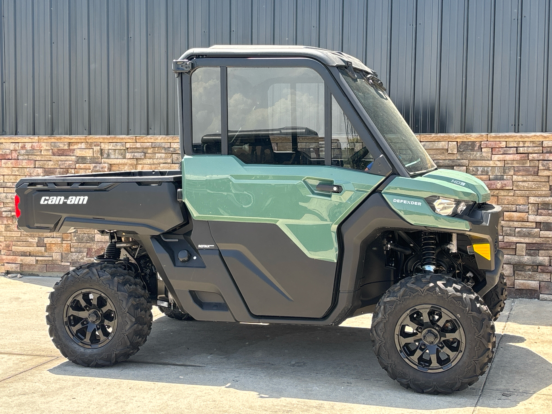 2025 Can-Am Defender DPS CAB in Columbia, Missouri - Photo 3