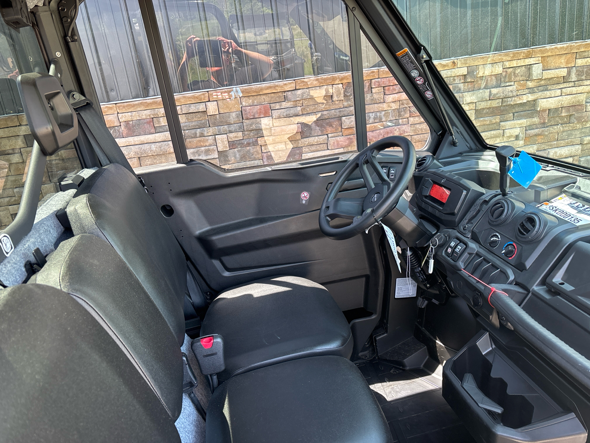 2025 Can-Am Defender DPS CAB in Columbia, Missouri - Photo 7