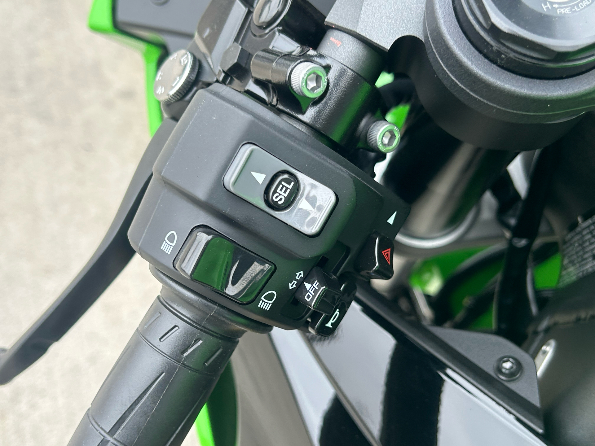 2025 Kawasaki Ninja ZX-6R KRT Edition in Columbia, Missouri - Photo 5