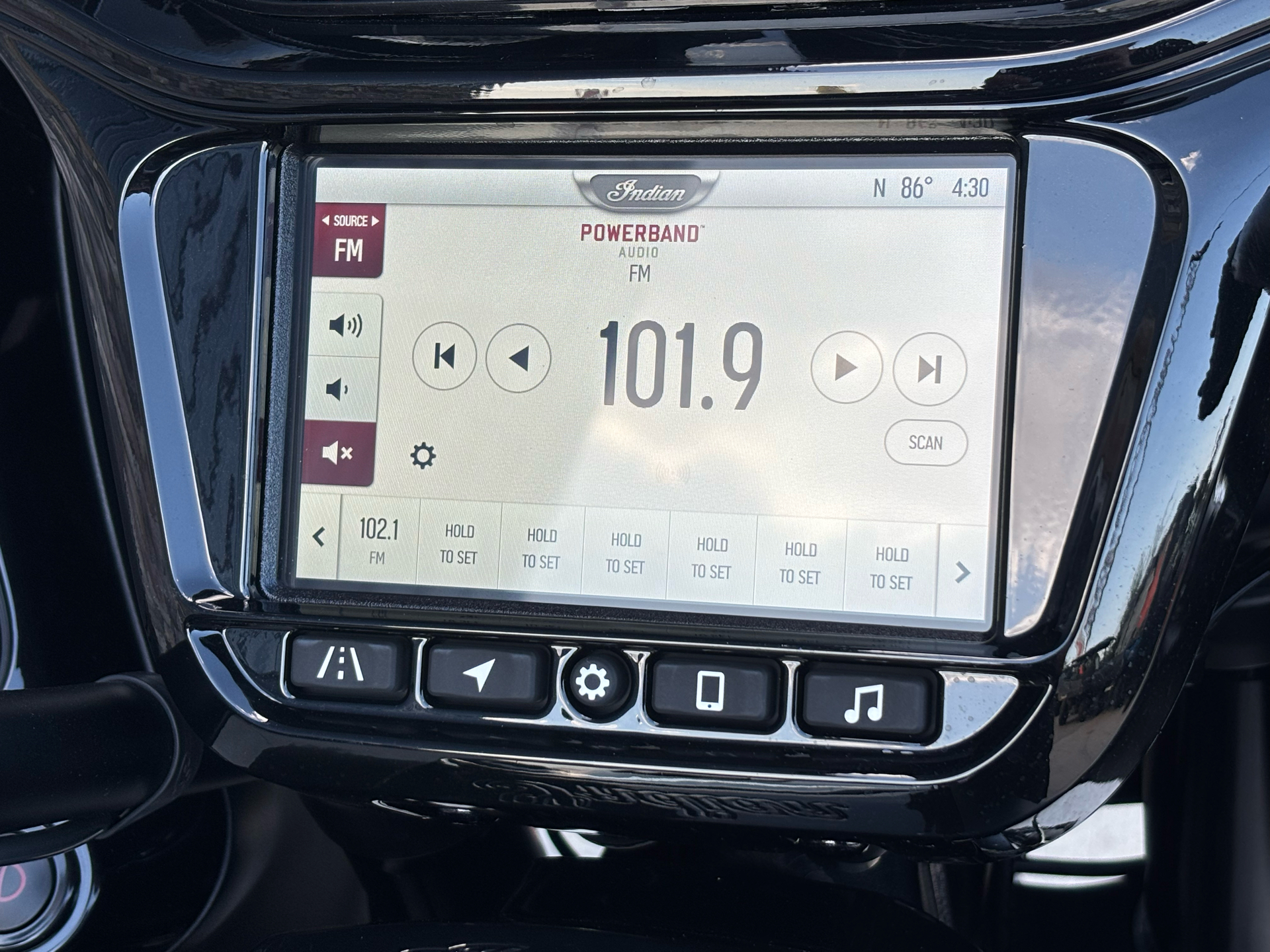 2024 Indian Motorcycle Pursuit® Dark Horse® with PowerBand Audio Package in Columbia, Missouri - Photo 9