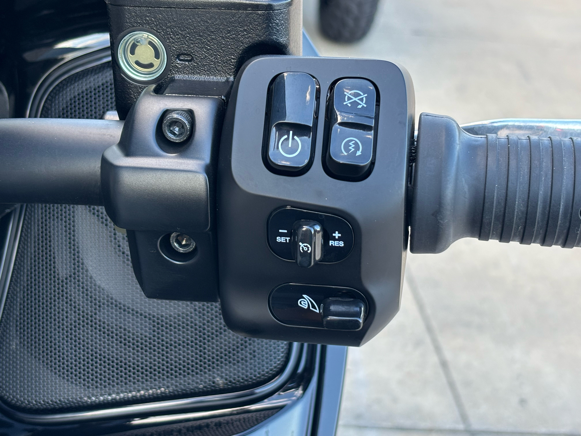 2024 Indian Motorcycle Pursuit® Dark Horse® with PowerBand Audio Package in Columbia, Missouri - Photo 11