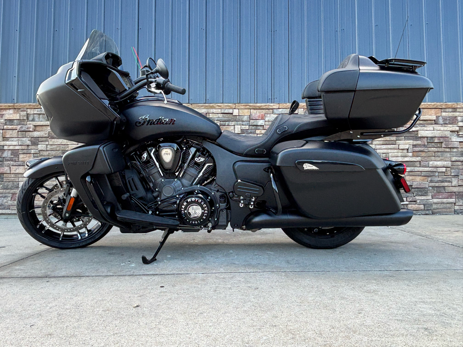 2024 Indian Motorcycle Pursuit® Dark Horse® with PowerBand Audio Package in Columbia, Missouri - Photo 15