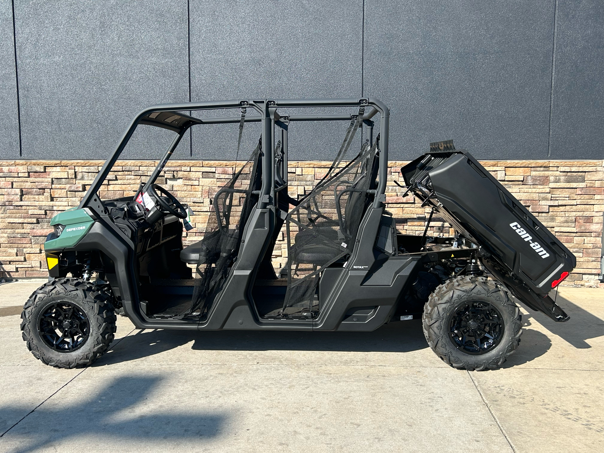 2025 Can-Am Defender MAX DPS HD9 in Columbia, Missouri - Photo 6