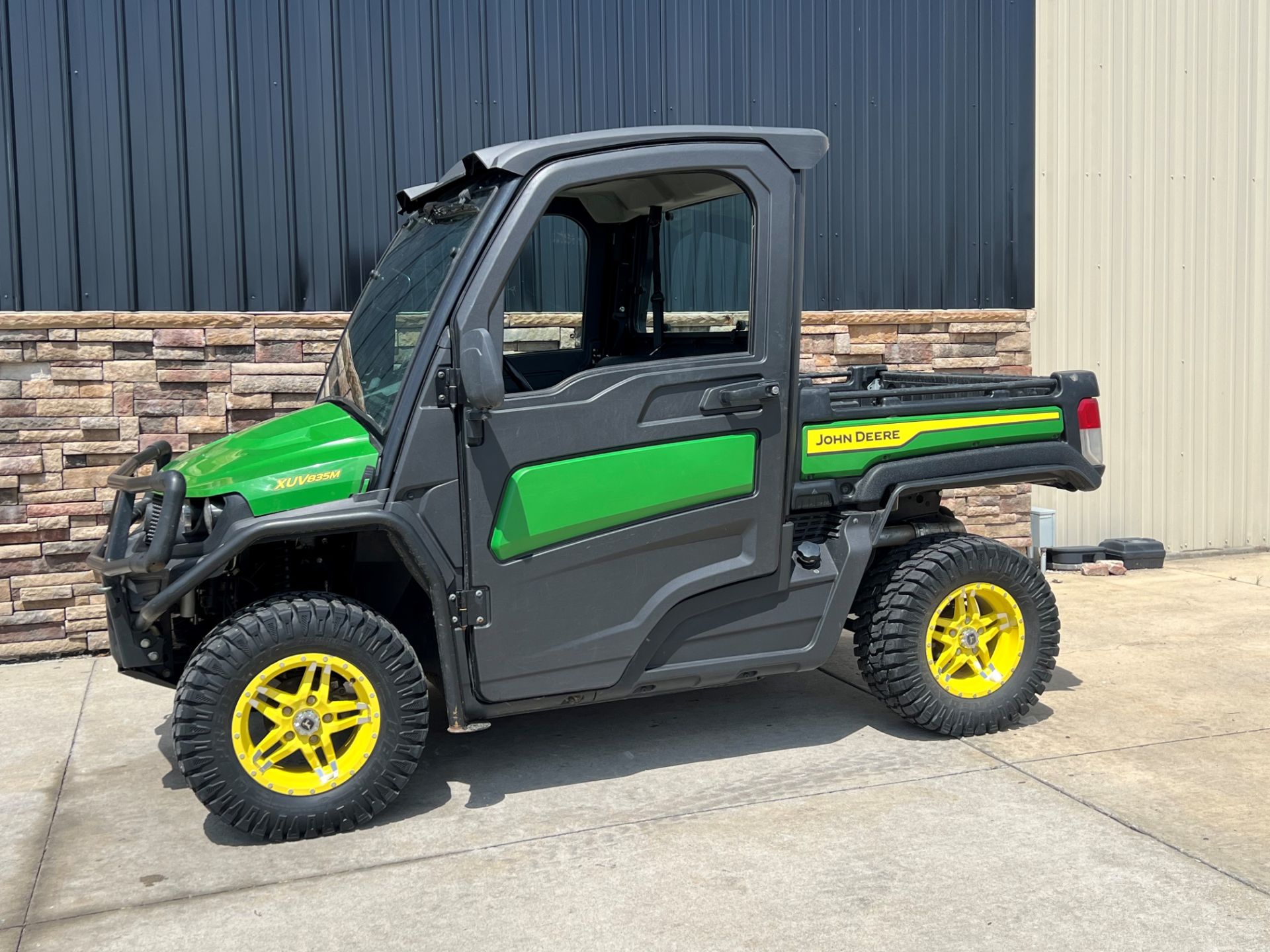 2023 John Deere XUV835M HVAC Cab in Columbia, Missouri - Photo 2