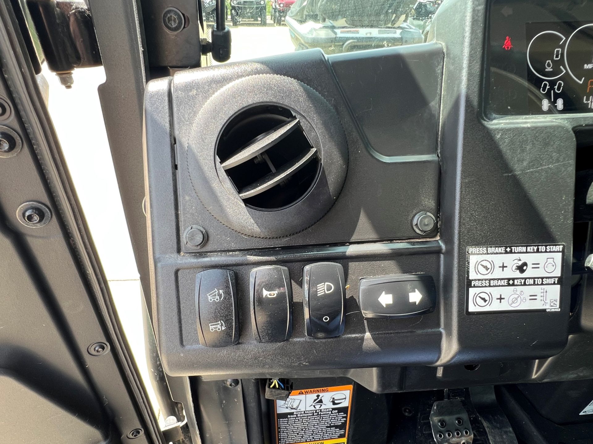 2023 John Deere XUV835M HVAC Cab in Columbia, Missouri - Photo 9