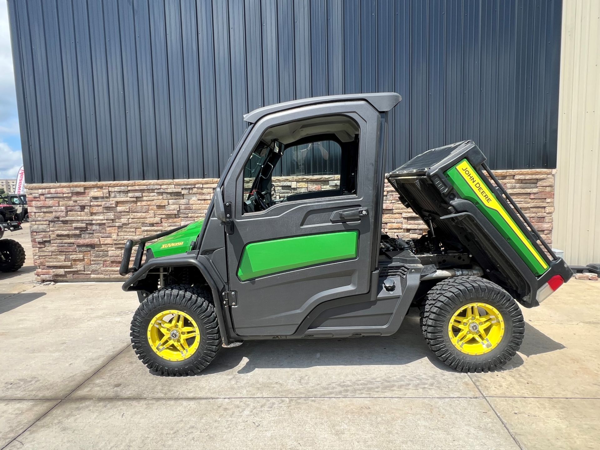 2023 John Deere XUV835M HVAC Cab in Columbia, Missouri - Photo 12