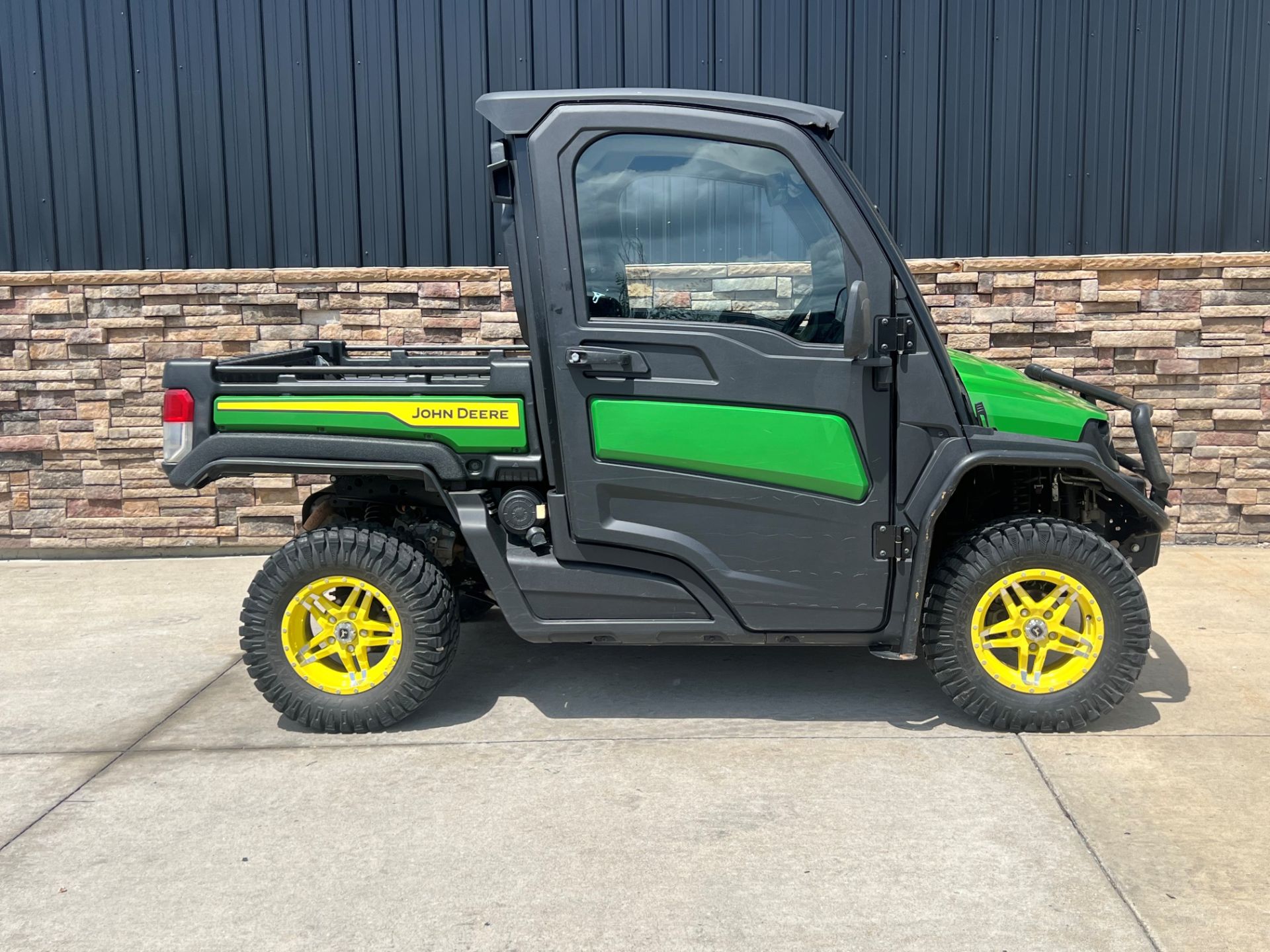 2023 John Deere XUV835M HVAC Cab in Columbia, Missouri - Photo 13