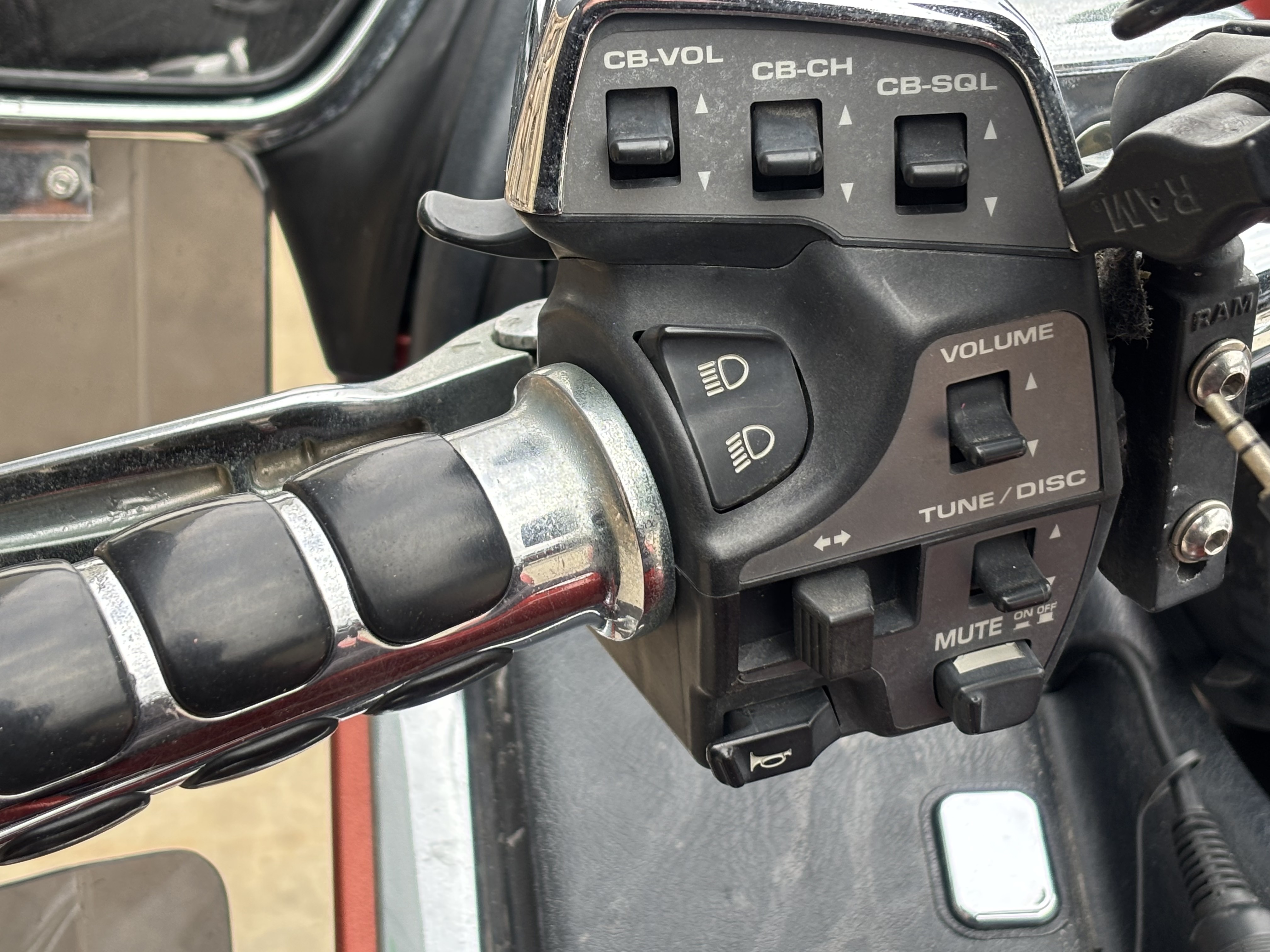 2007 Honda Gold Wing® Audio / Comfort / Navi / ABS in Columbia, Missouri - Photo 12