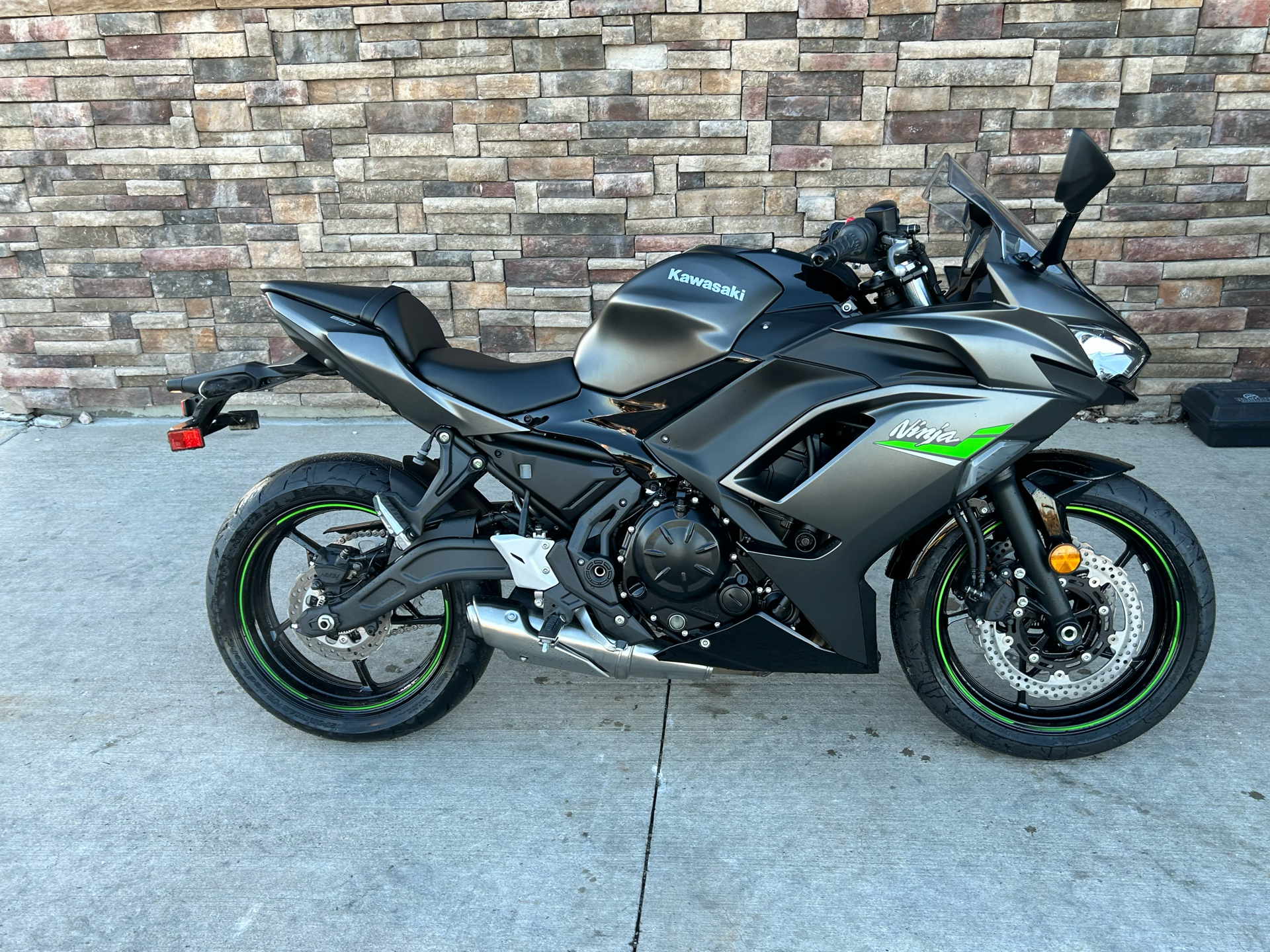 2024 Kawasaki Ninja 650 in Columbia, Missouri - Photo 8