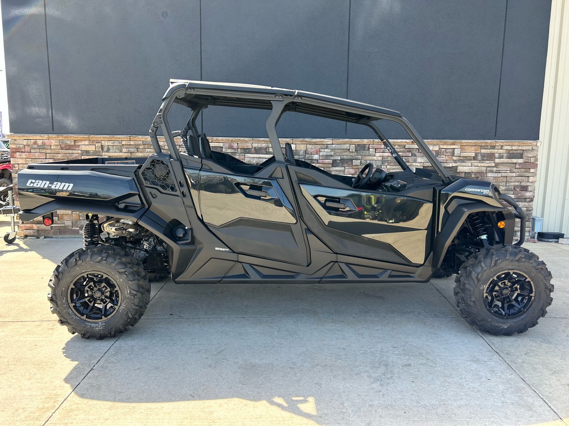 2024 Can-Am Commander MAX XT 700 in Columbia, Missouri - Photo 11