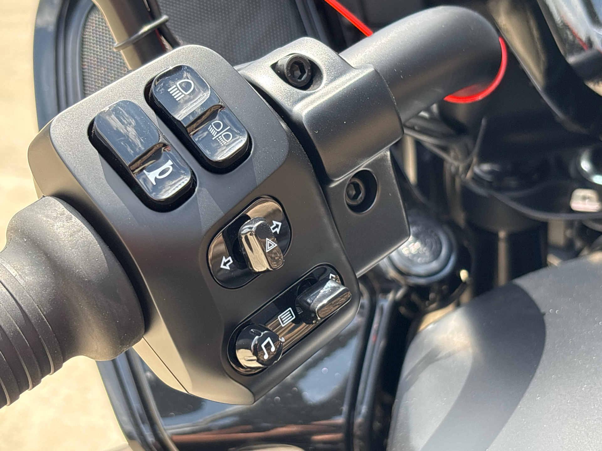2025 Indian Motorcycle Pursuit® Dark Horse® with 112 in Columbia, Missouri - Photo 9