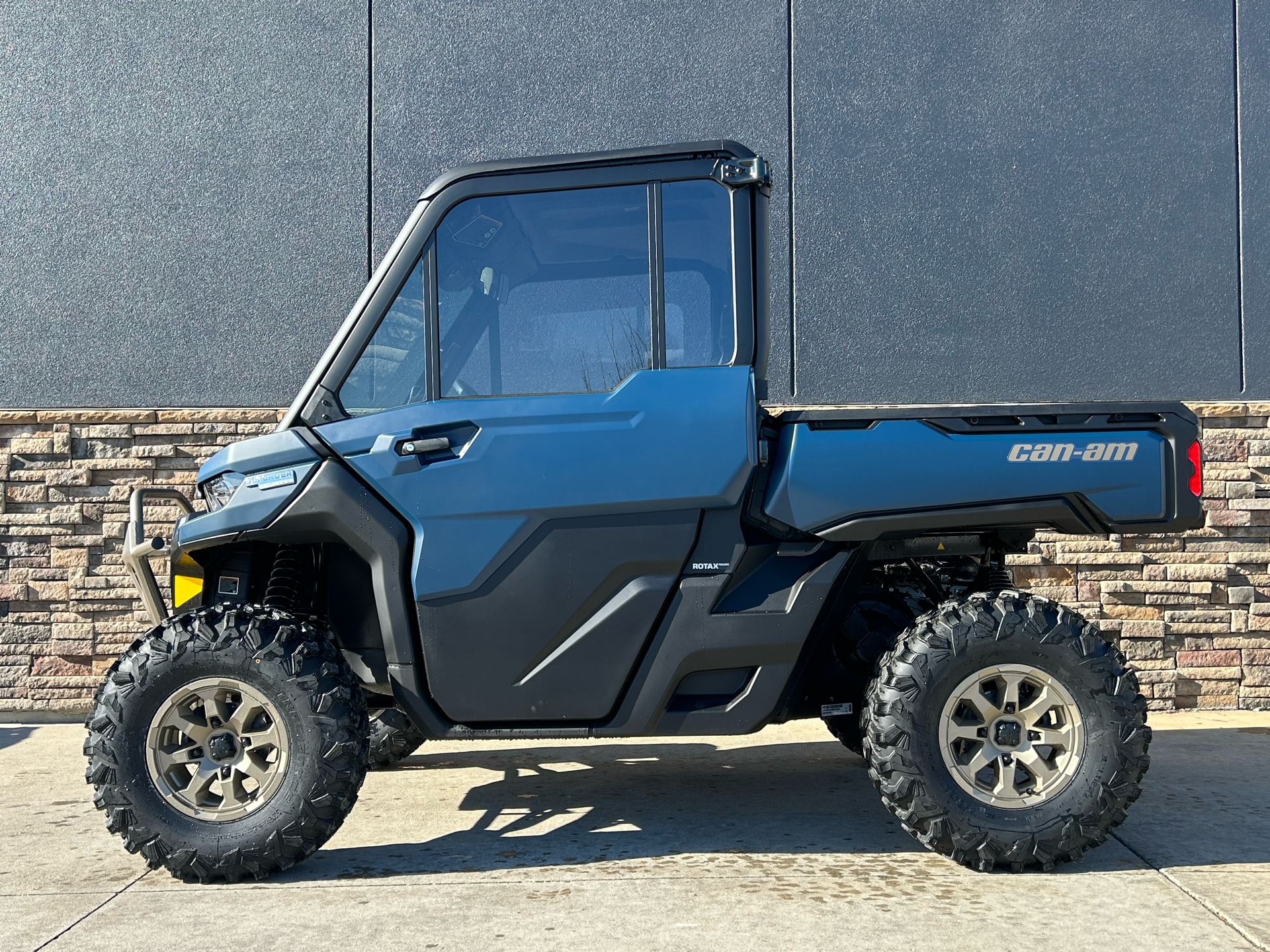 2025 Can-Am Defender Limited in Columbia, Missouri - Photo 1