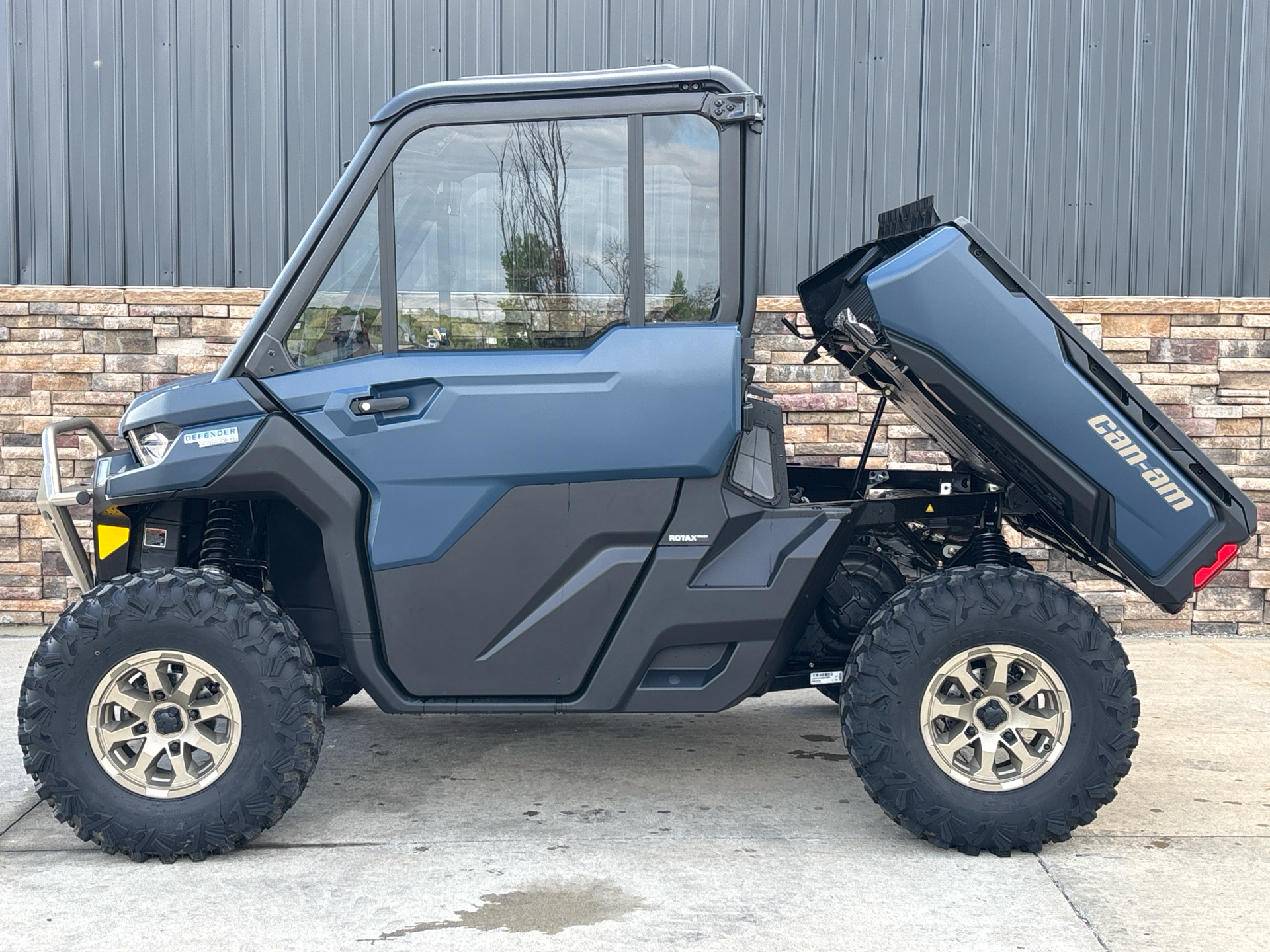 2025 Can-Am Defender Limited in Columbia, Missouri - Photo 9