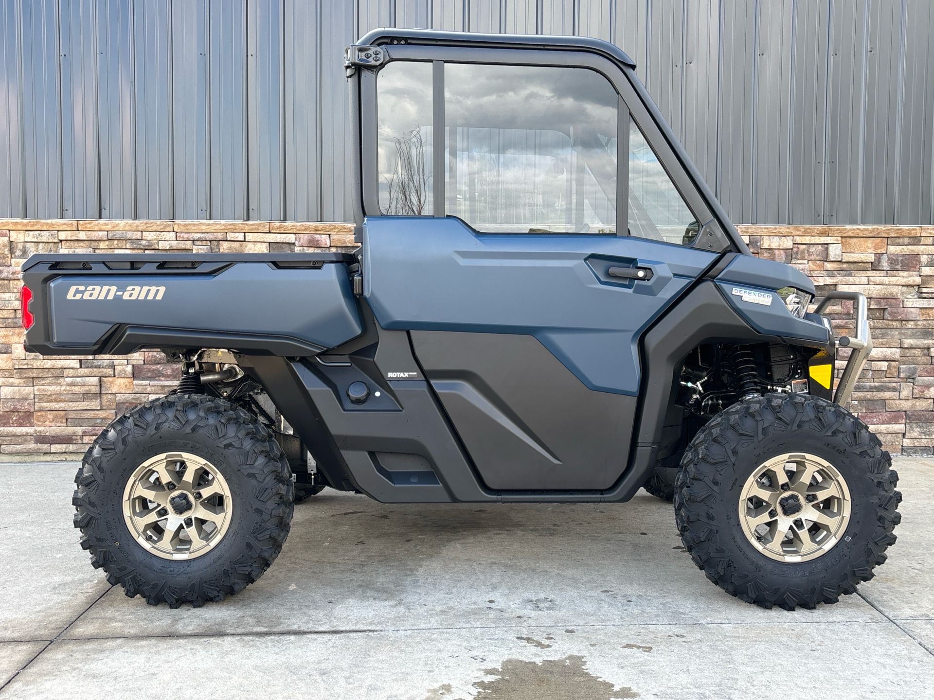 2025 Can-Am Defender Limited in Columbia, Missouri - Photo 1