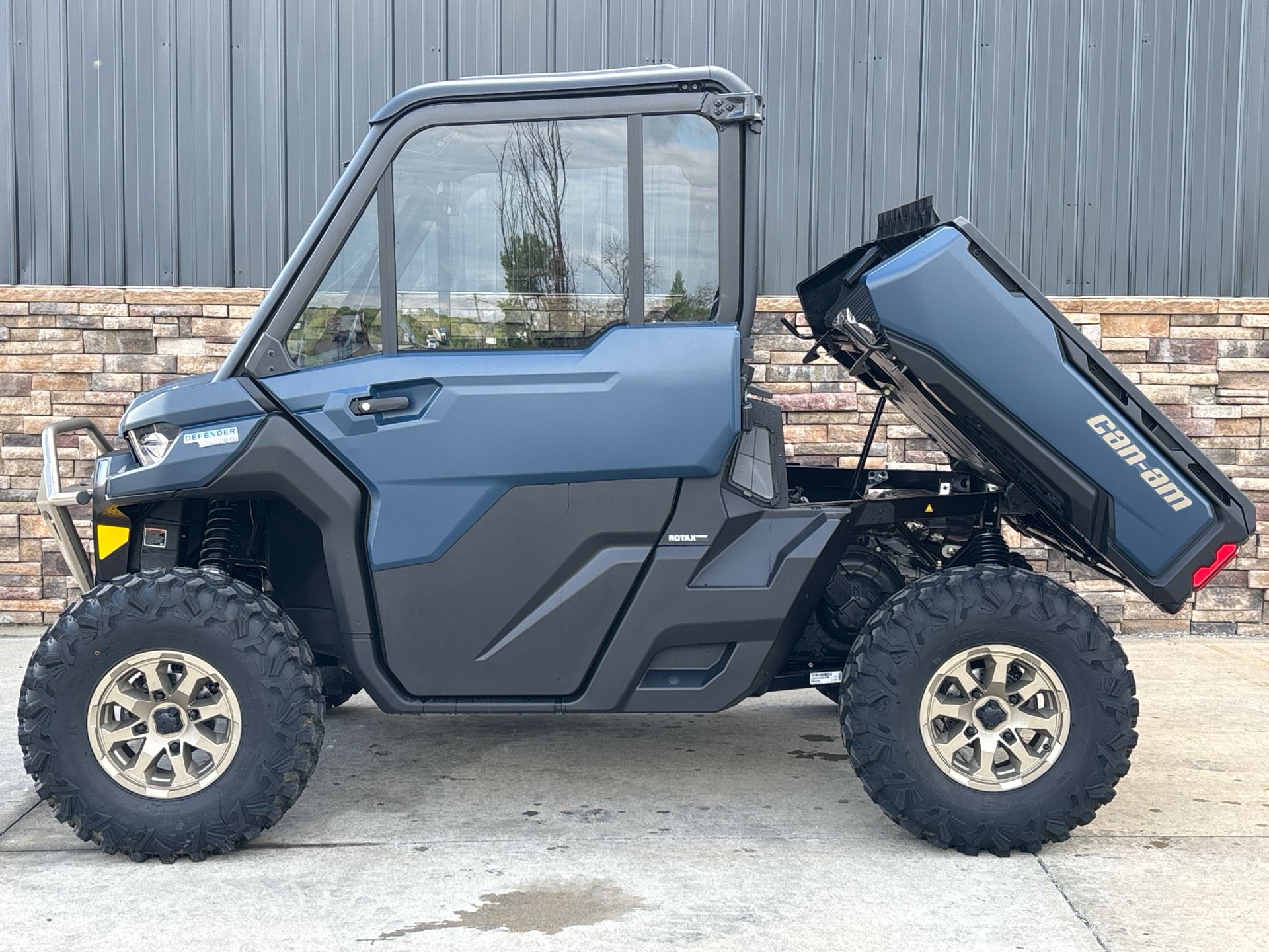2025 Can-Am Defender Limited in Columbia, Missouri - Photo 8