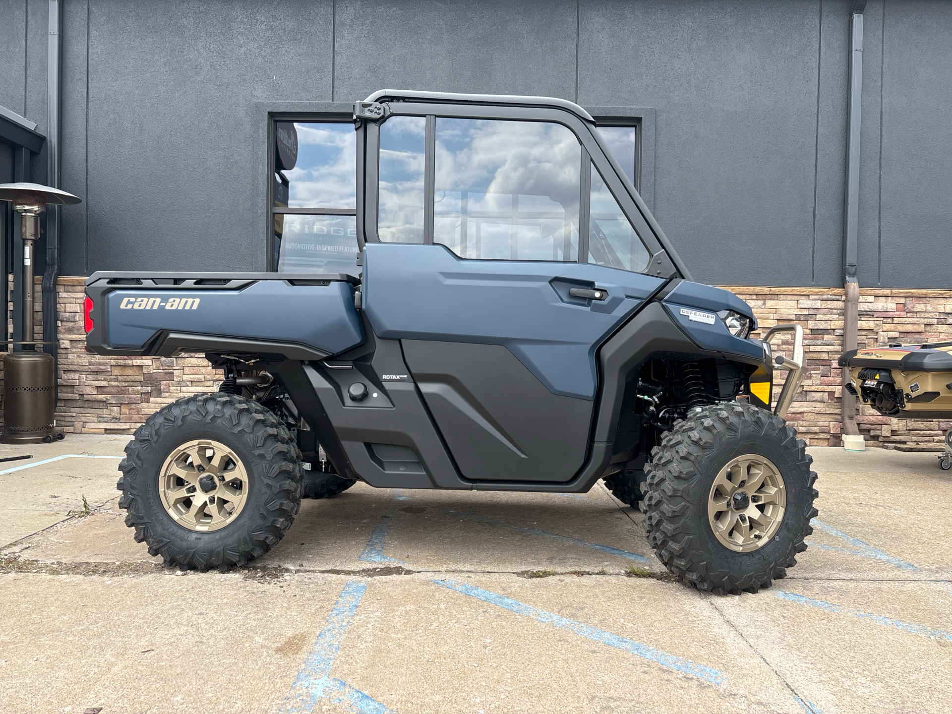 2025 Can-Am Defender Limited in Columbia, Missouri - Photo 1