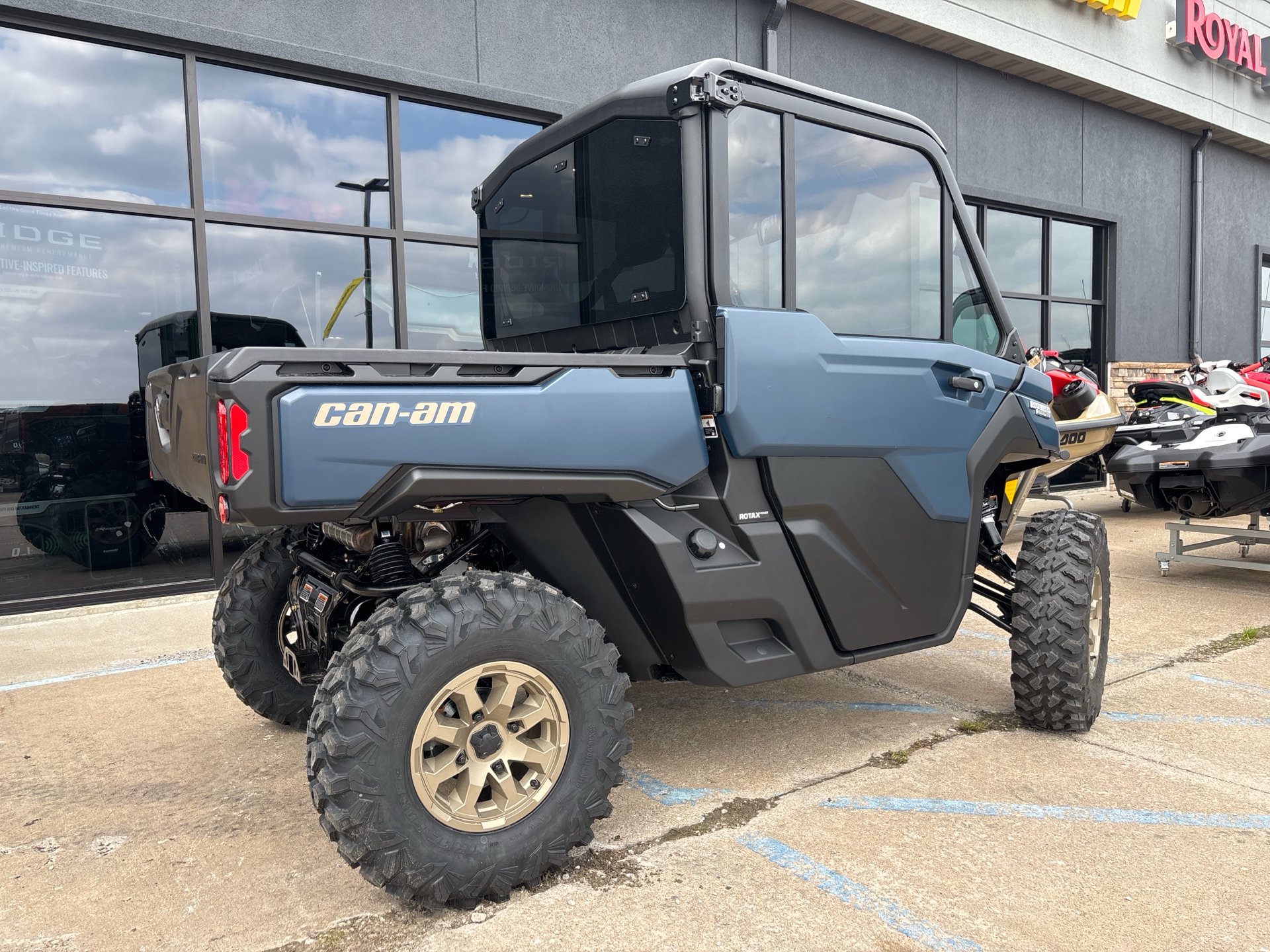 2025 Can-Am Defender Limited in Columbia, Missouri - Photo 2