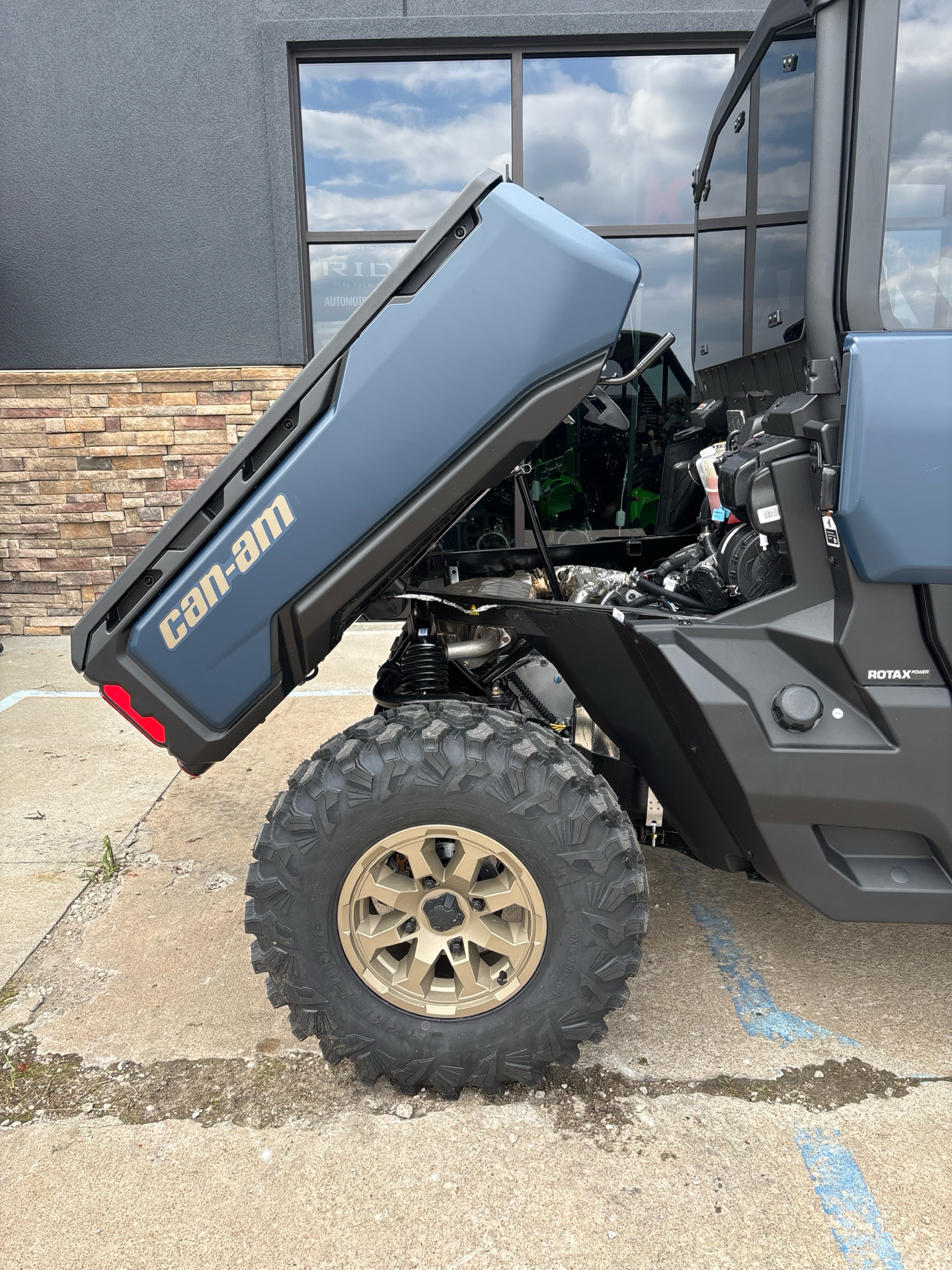 2025 Can-Am Defender Limited in Columbia, Missouri - Photo 11