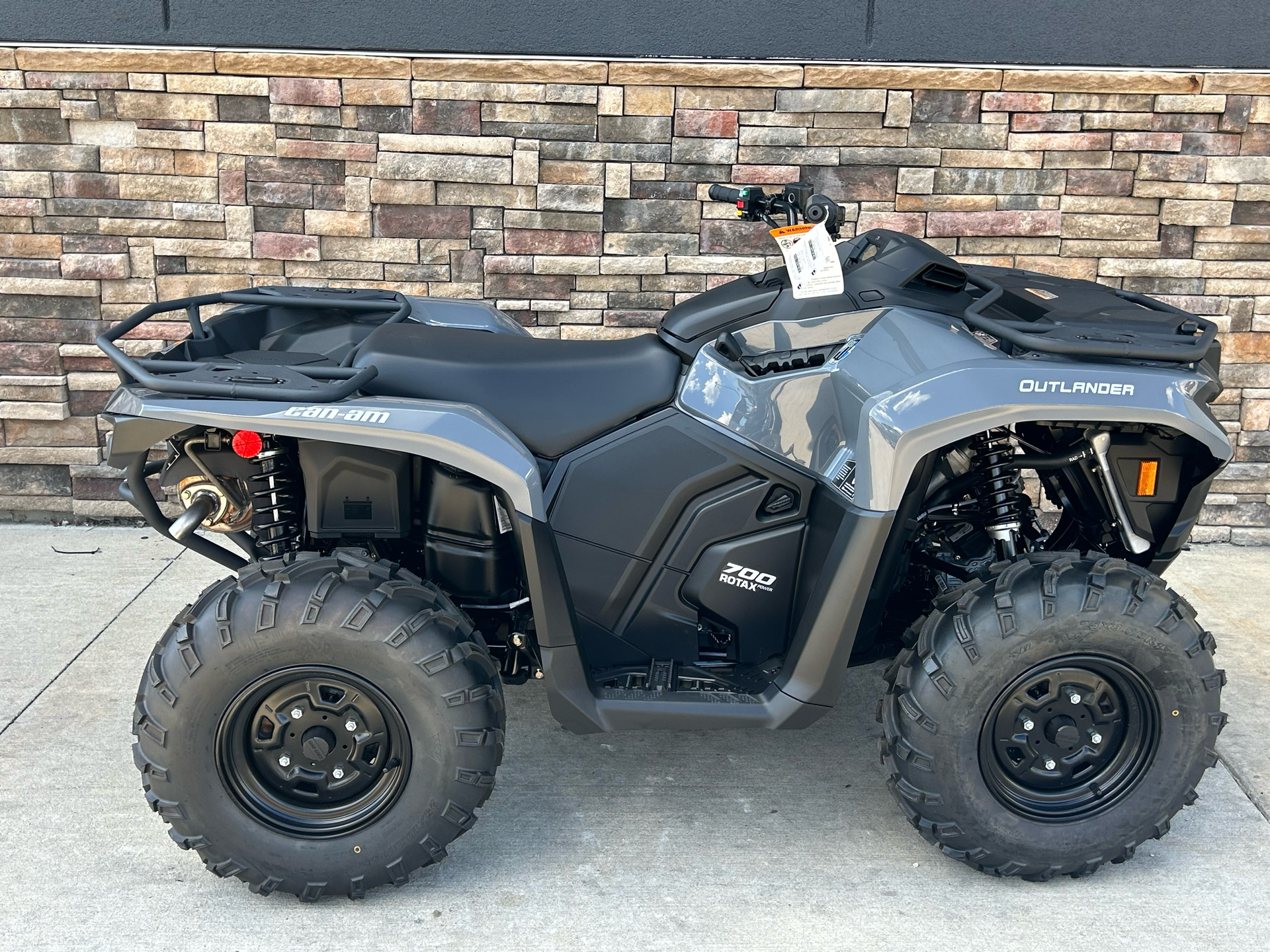 2025 Can-Am Outlander DPS 700 in Columbia, Missouri - Photo 9