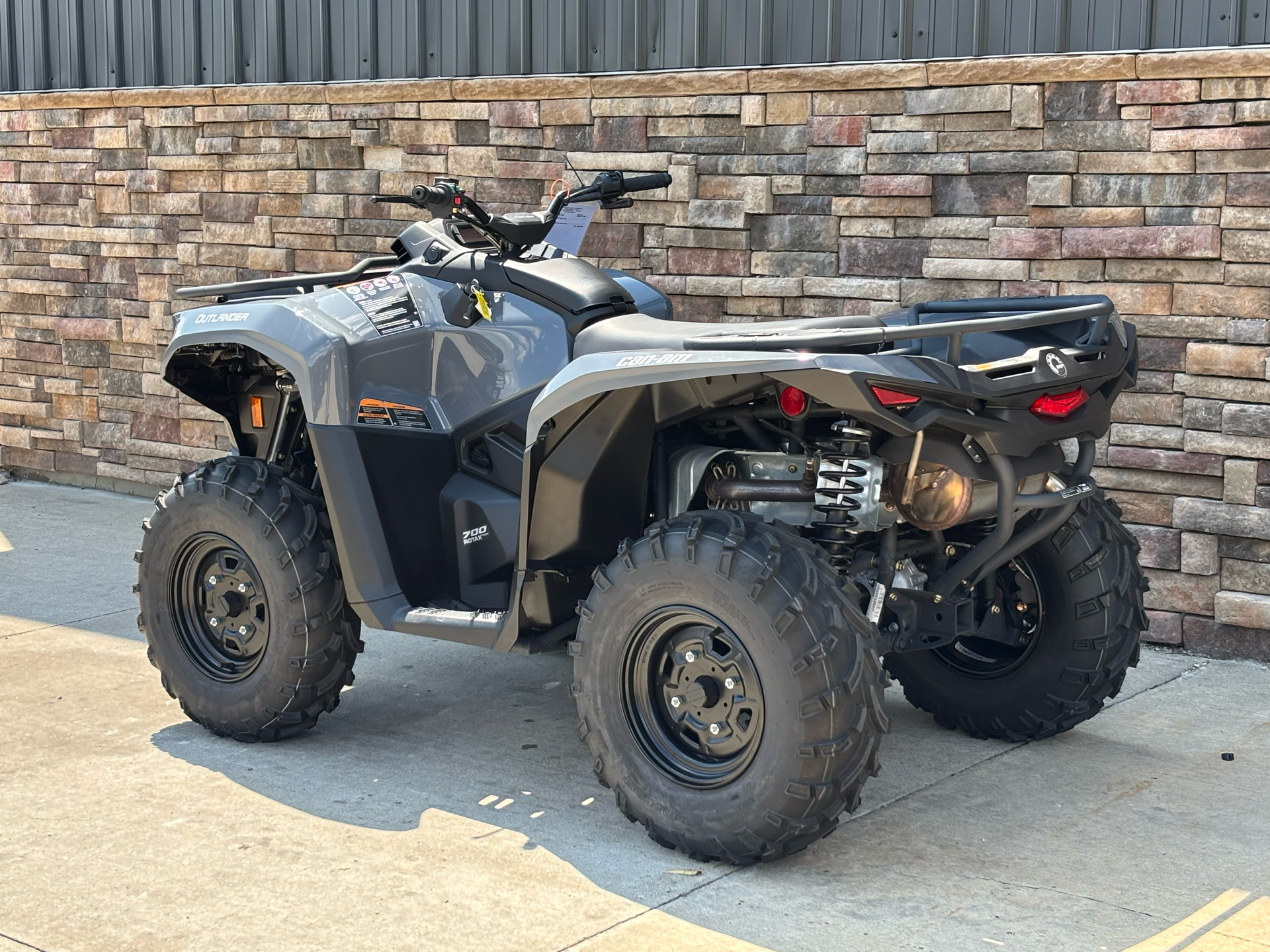 2025 Can-Am Outlander DPS 700 in Columbia, Missouri - Photo 2