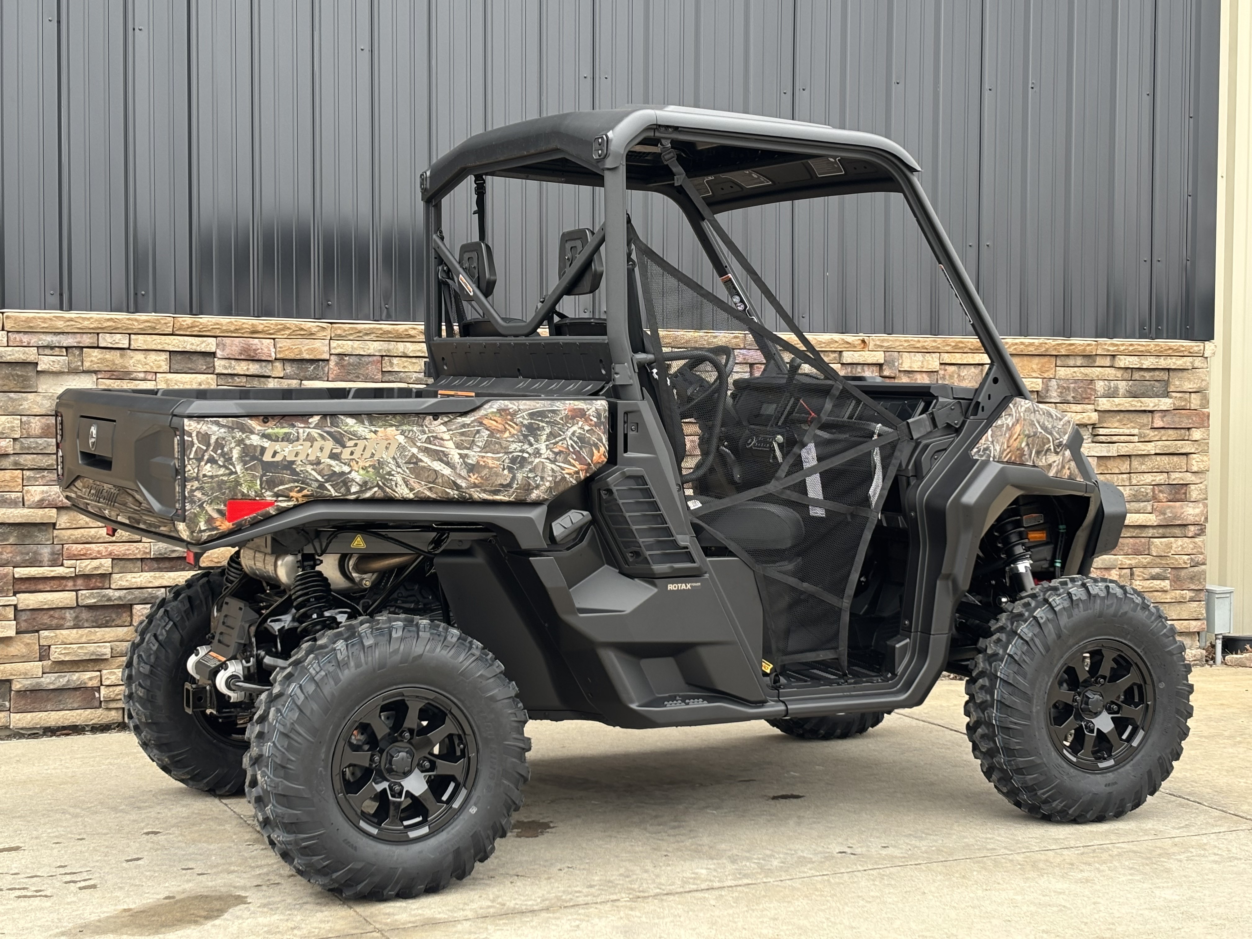 2026 Can-Am Defender XT HD11 in Columbia, Missouri - Photo 2
