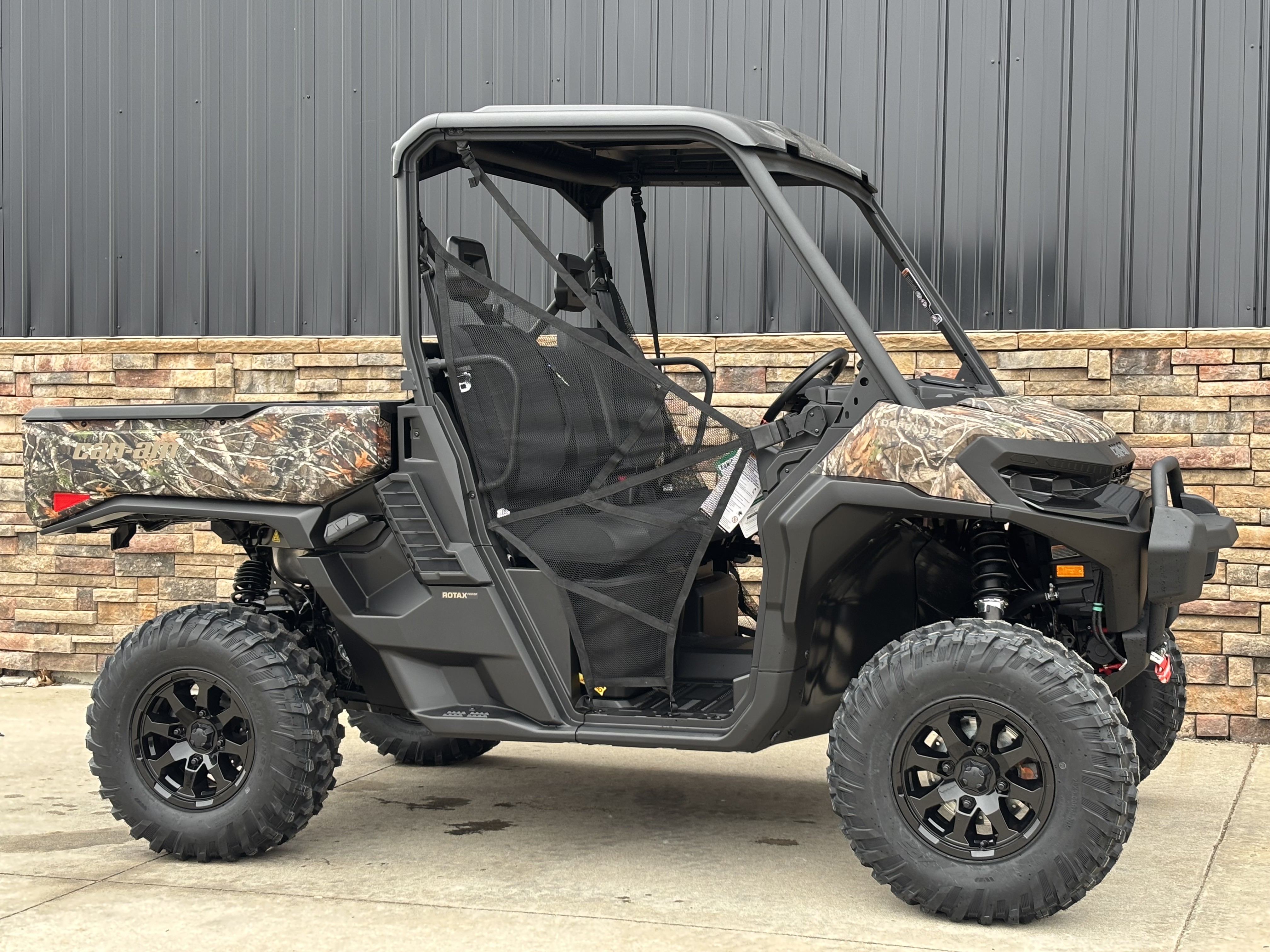 2026 Can-Am Defender XT HD11 in Columbia, Missouri - Photo 3