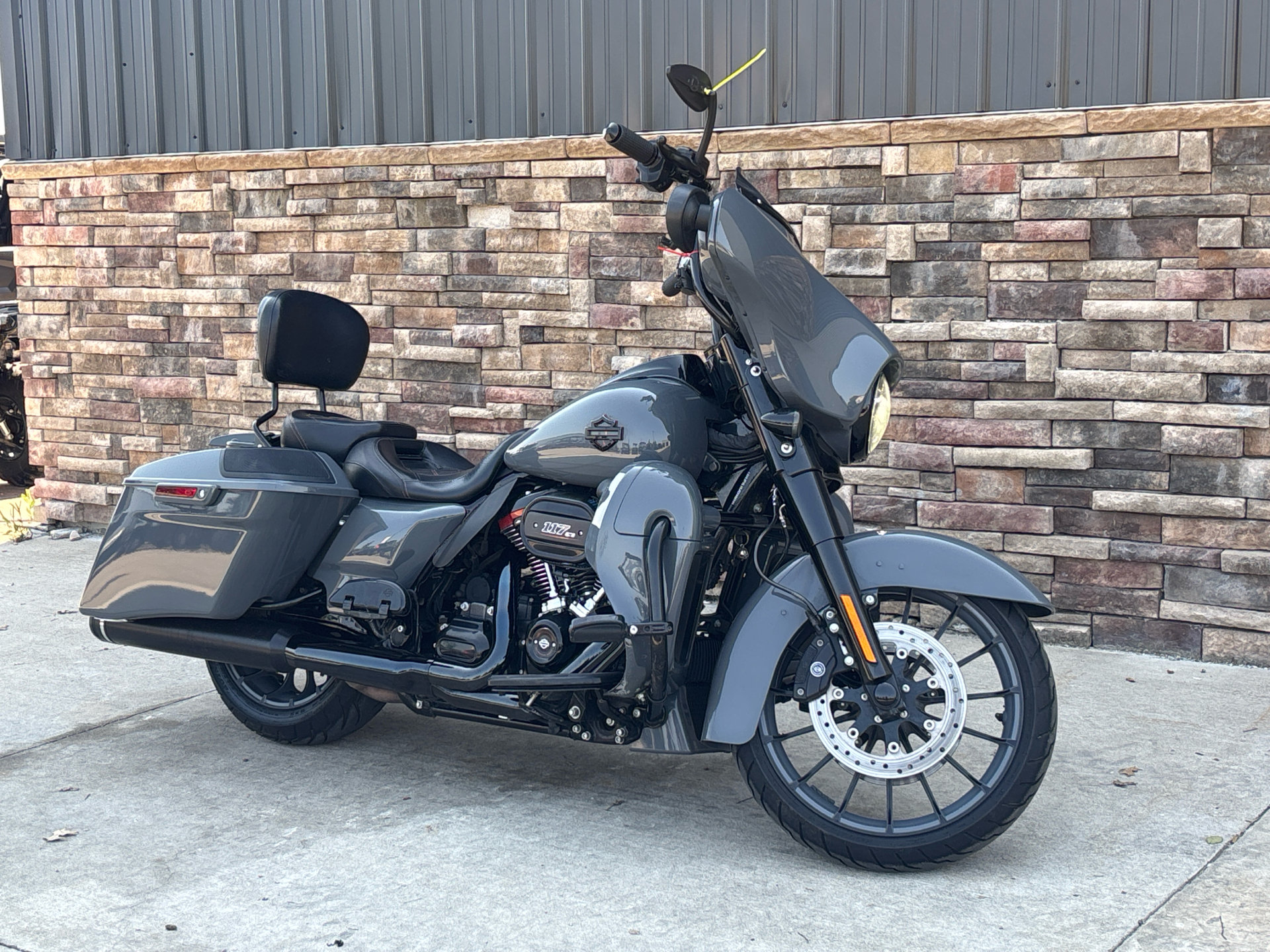 2018 Harley-Davidson CVO™ Street Glide® in Columbia, Missouri - Photo 3