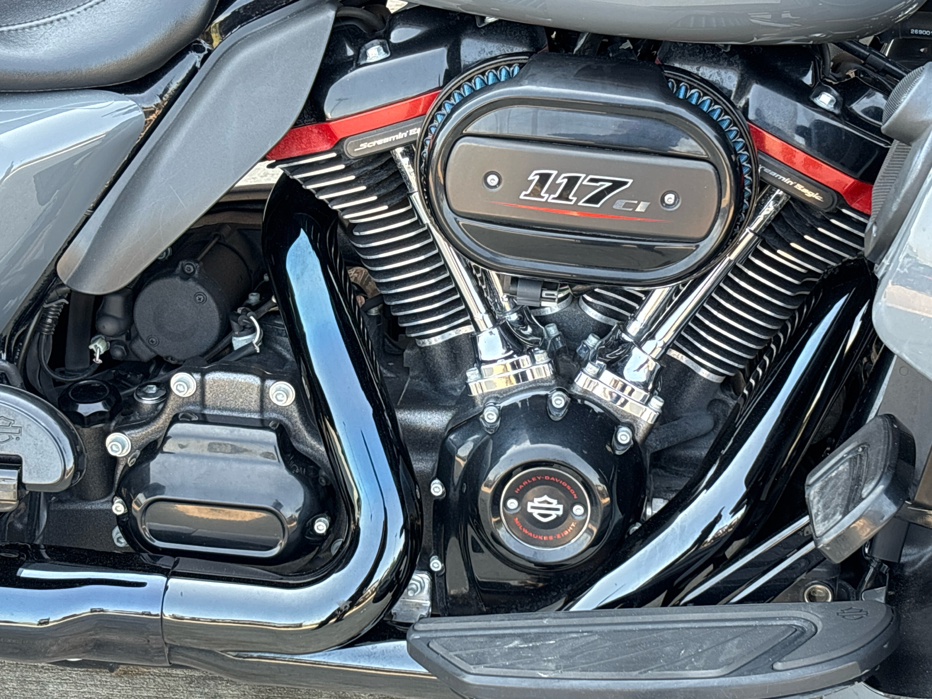 2018 Harley-Davidson CVO™ Street Glide® in Columbia, Missouri - Photo 4