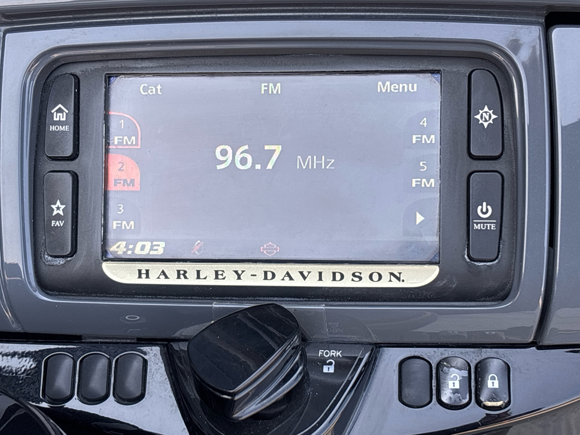 2018 Harley-Davidson CVO™ Street Glide® in Columbia, Missouri - Photo 5