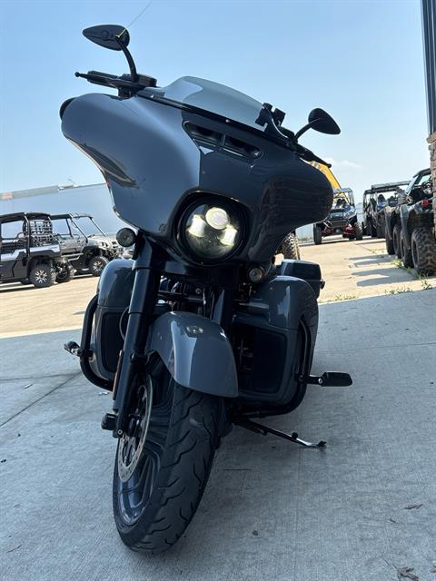 2018 Harley-Davidson CVO™ Street Glide® in Columbia, Missouri - Photo 10