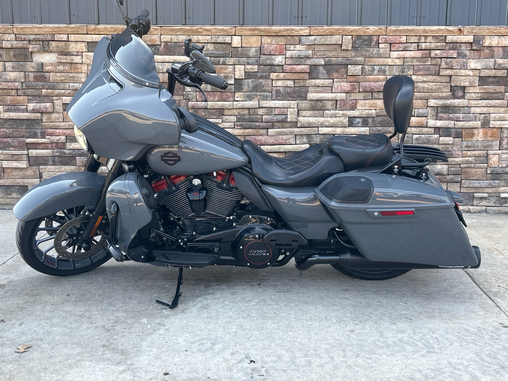 2018 Harley-Davidson CVO™ Street Glide® in Columbia, Missouri - Photo 14