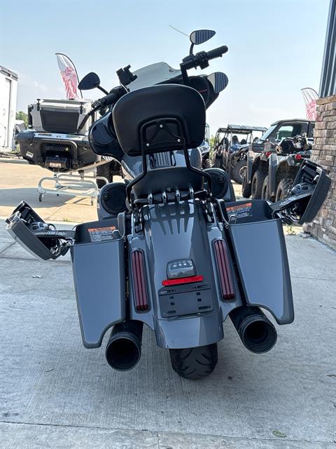 2018 Harley-Davidson CVO™ Street Glide® in Columbia, Missouri - Photo 12