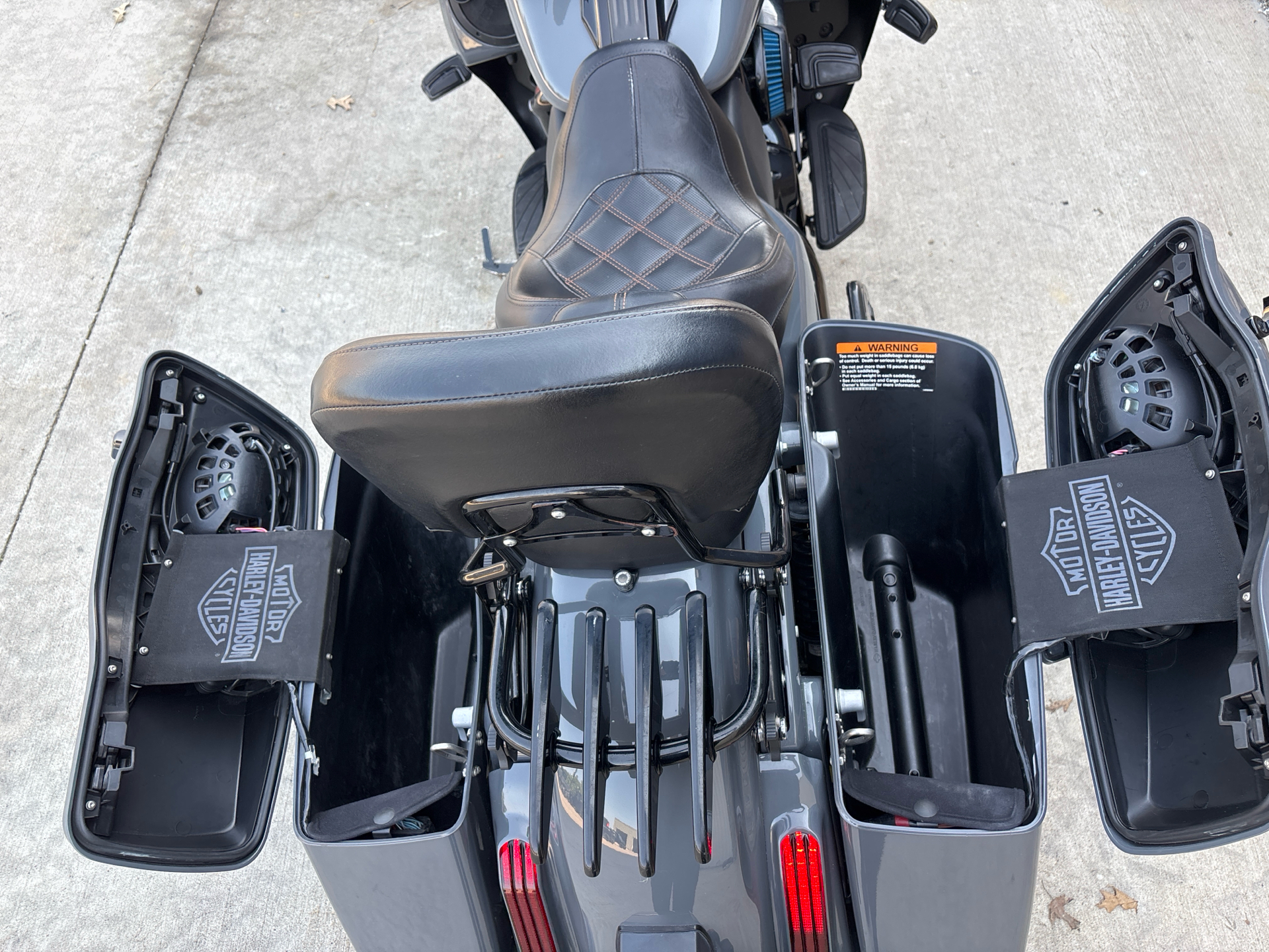2018 Harley-Davidson CVO™ Street Glide® in Columbia, Missouri - Photo 13