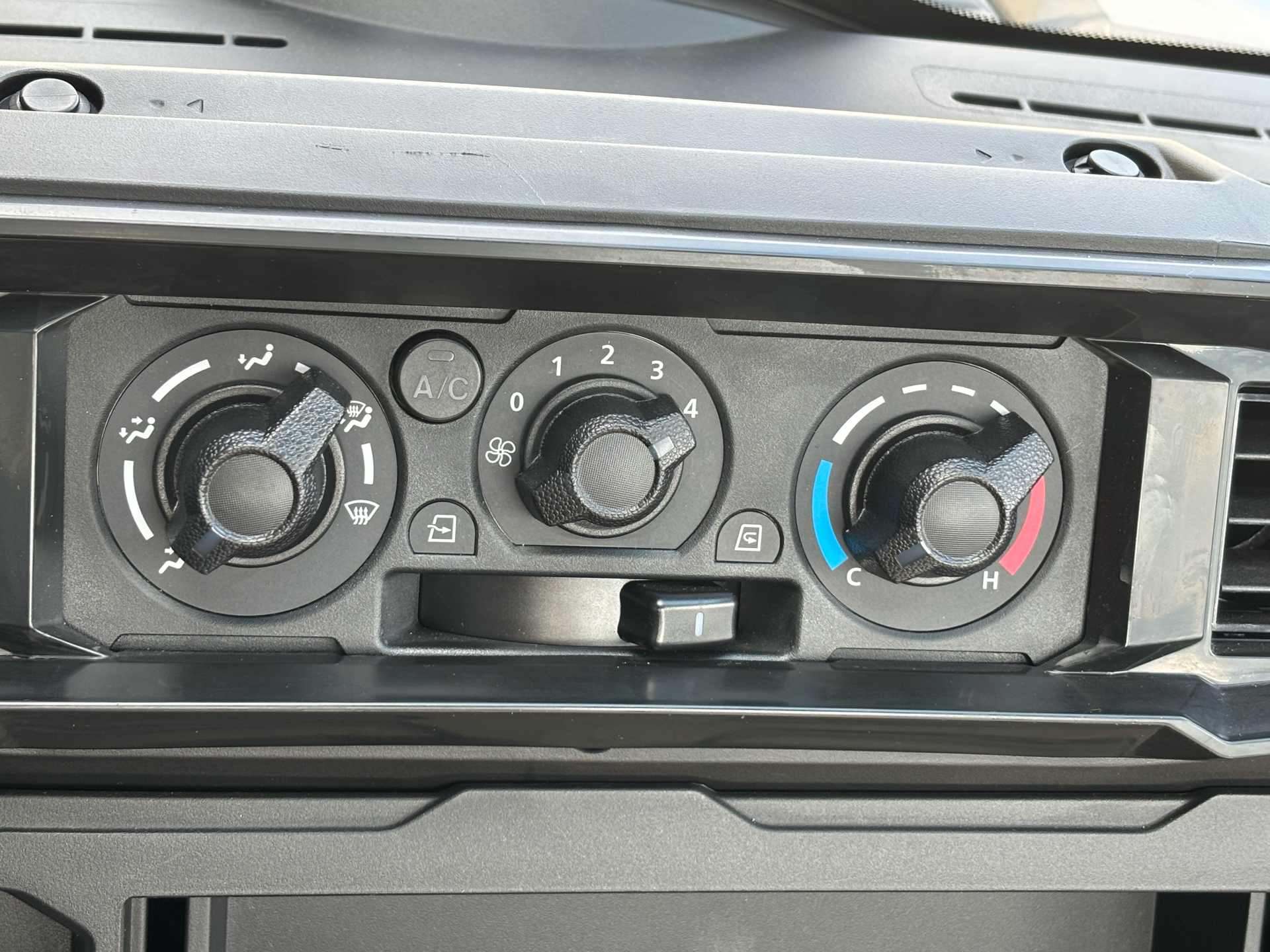 2025 Kawasaki RIDGE XR Deluxe HVAC in Columbia, Missouri - Photo 10