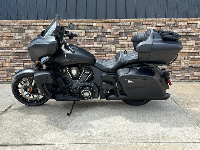 2025 Indian Motorcycle Roadmaster® PowerPlus Dark Horse® with PowerBand Audio Package in Columbia, Missouri - Photo 2