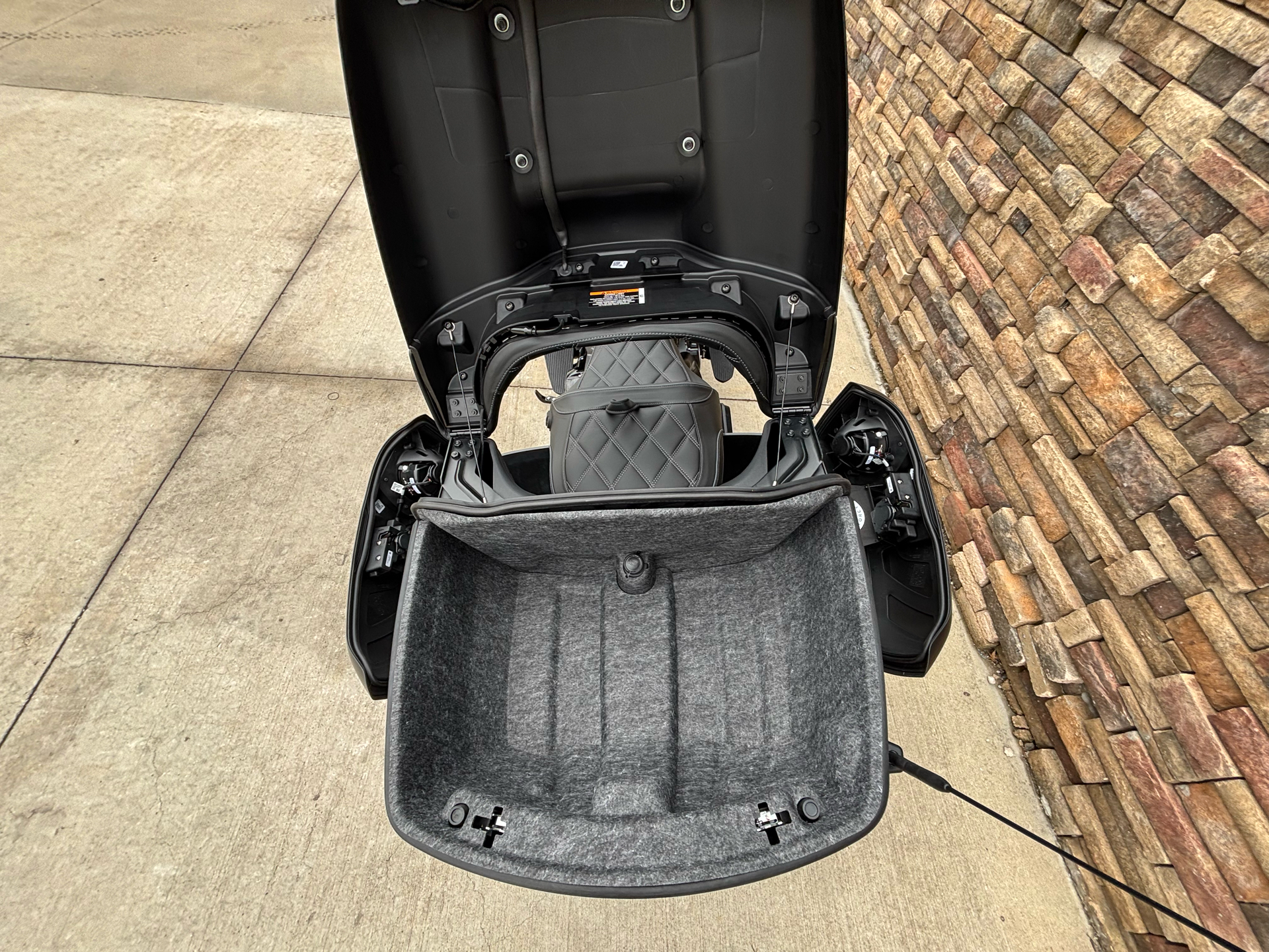 2025 Indian Motorcycle Pursuit® Dark Horse® with 112 and Powerband Audio Package in Columbia, Missouri - Photo 9