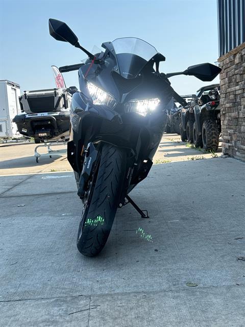2025 Kawasaki Ninja ZX-4R ABS in Columbia, Missouri - Photo 4