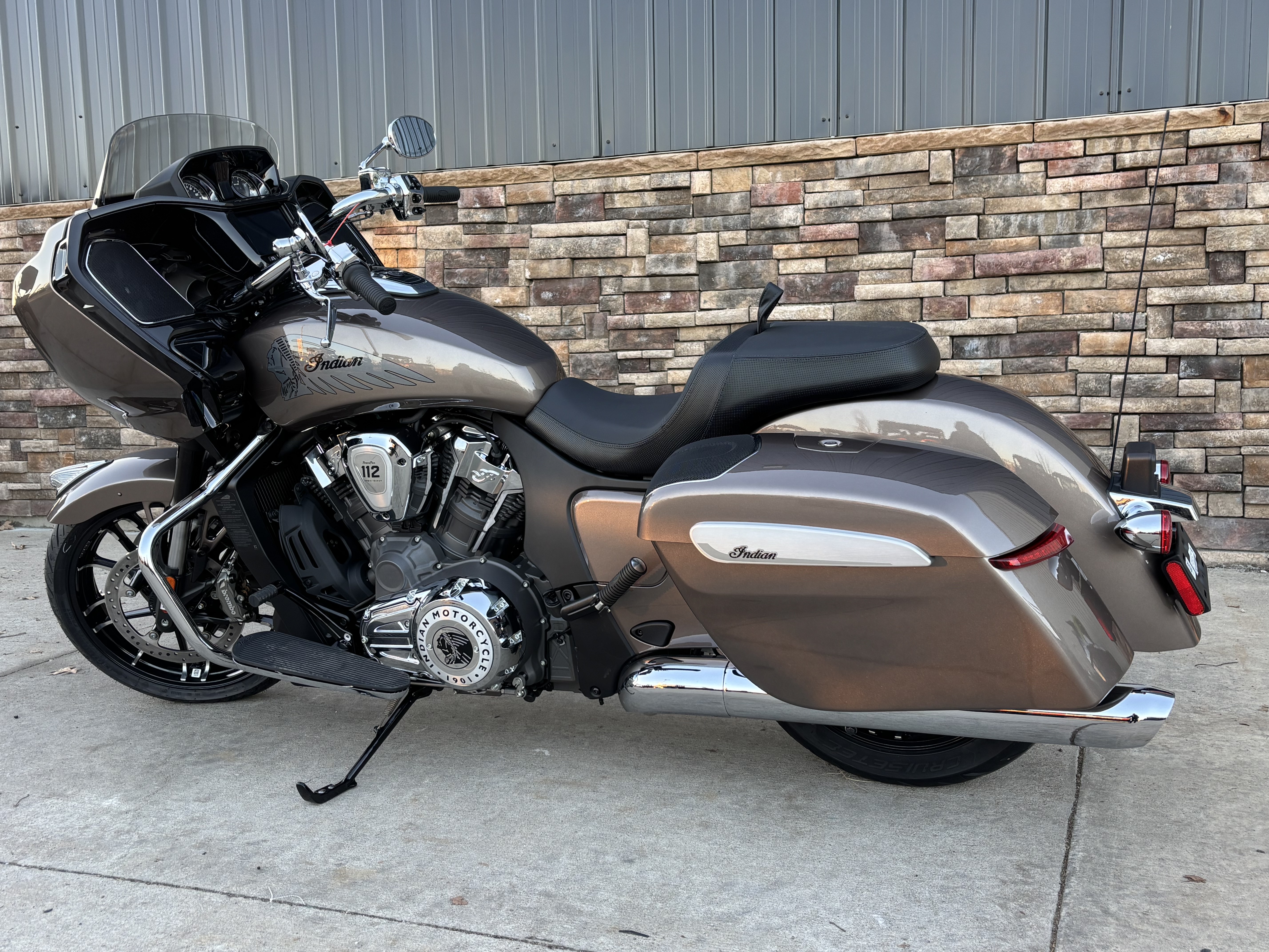 2026 Indian Motorcycle Challenger® Limited 112 with PowerBand Audio Package in Columbia, Missouri - Photo 3