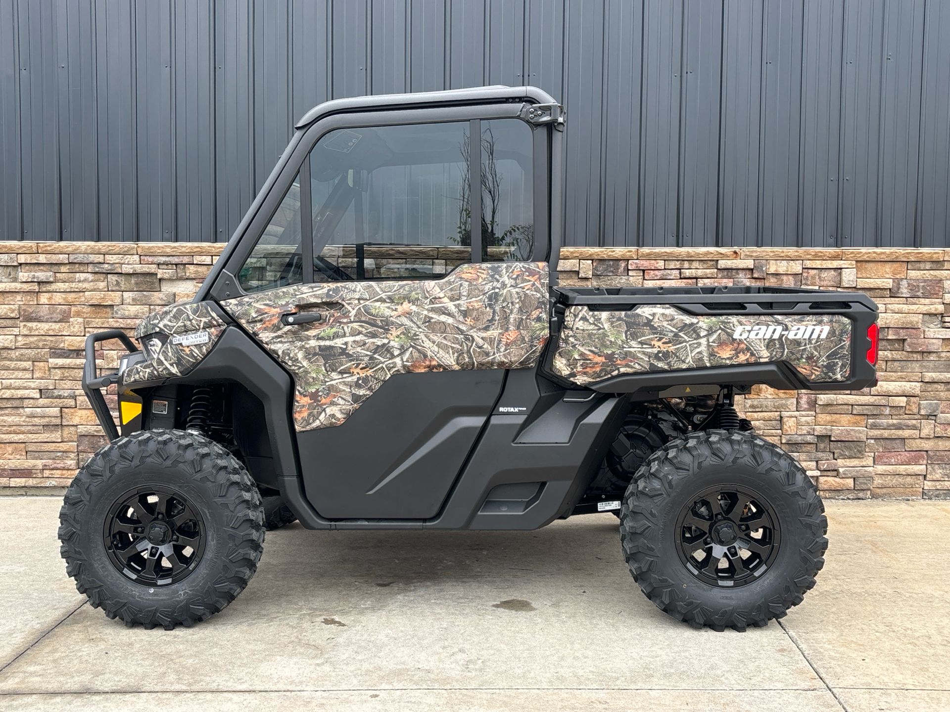 2025 Can-Am Defender Limited in Columbia, Missouri - Photo 1