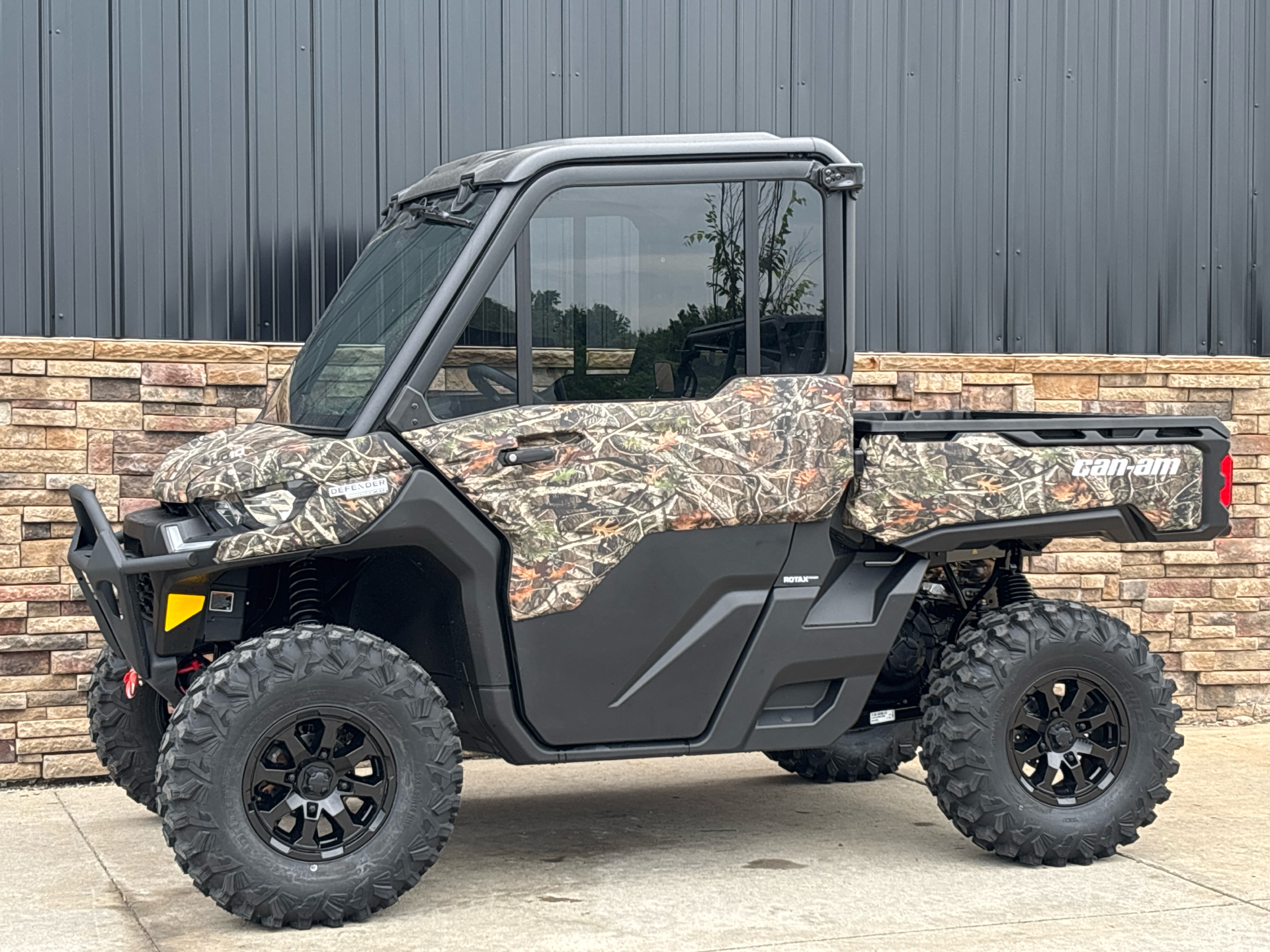 2025 Can-Am Defender Limited in Columbia, Missouri - Photo 2