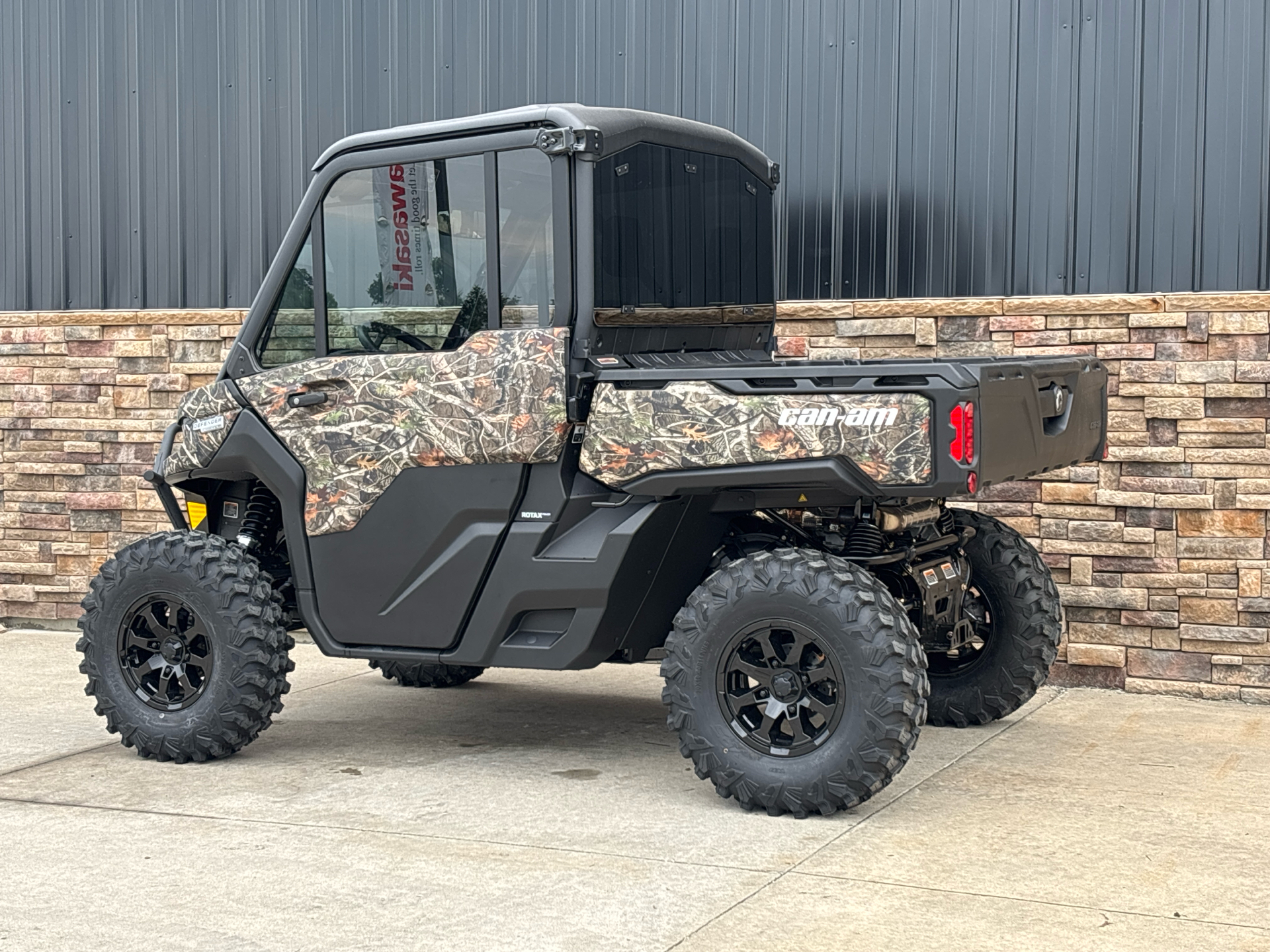 2025 Can-Am Defender Limited in Columbia, Missouri - Photo 3
