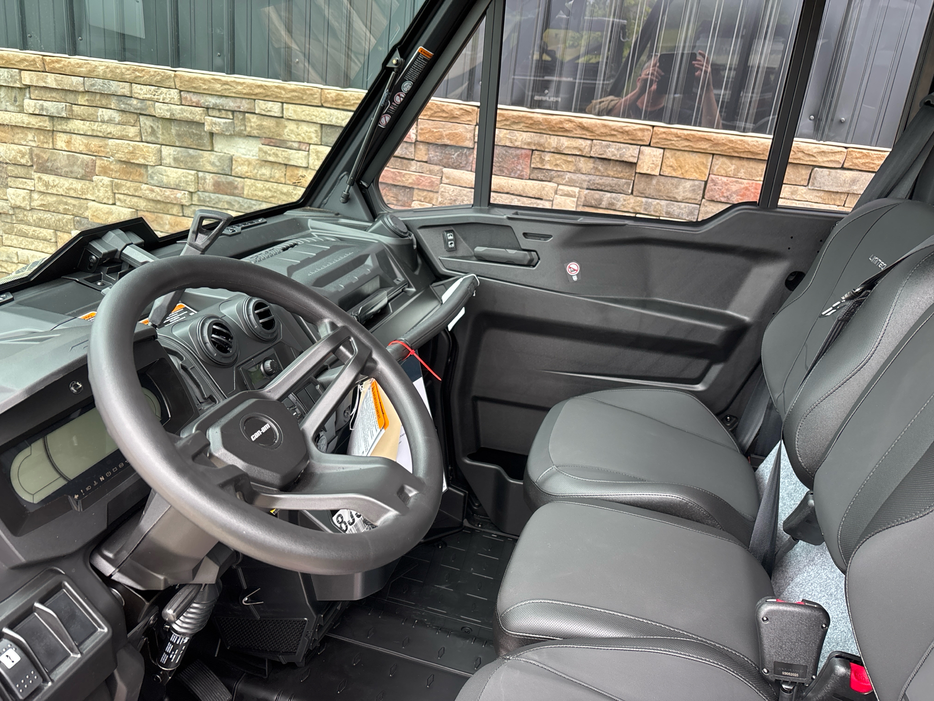 2025 Can-Am Defender Limited in Columbia, Missouri - Photo 9