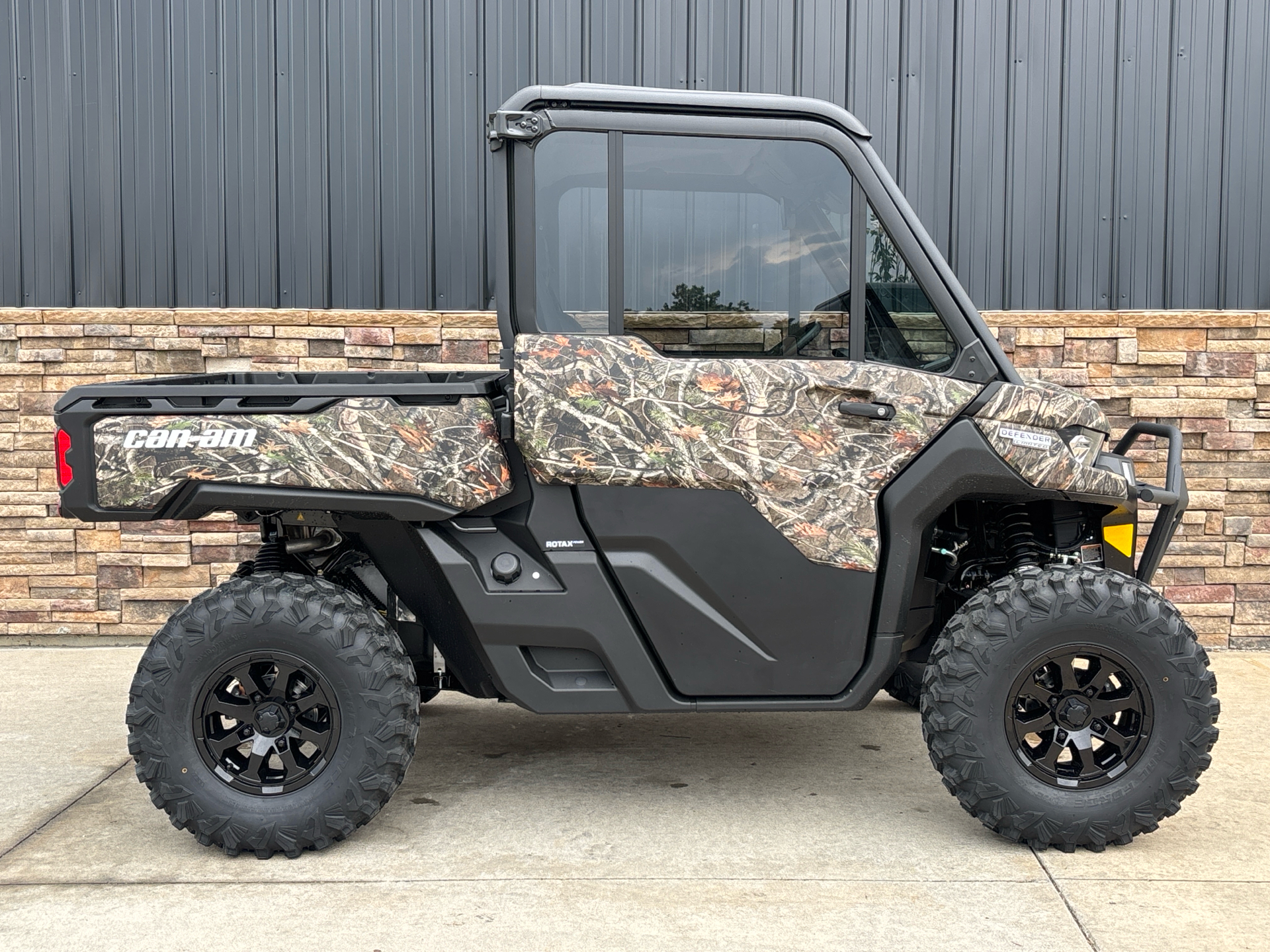 2025 Can-Am Defender Limited in Columbia, Missouri - Photo 14