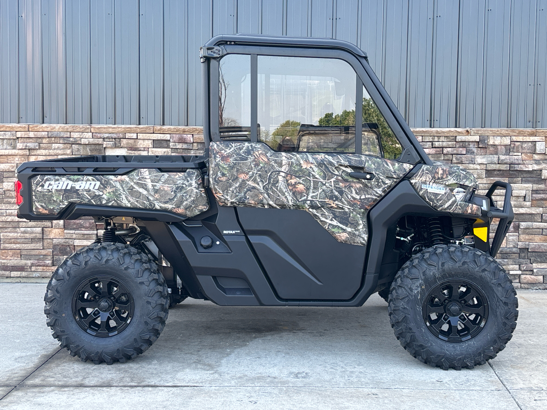 2025 Can-Am Defender Limited in Columbia, Missouri - Photo 1