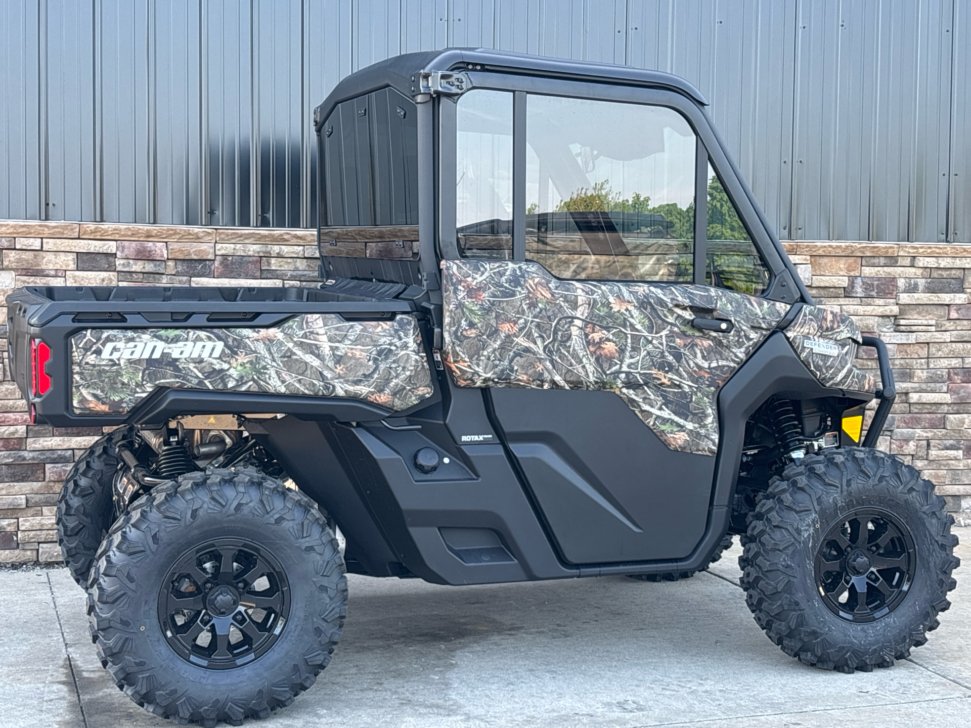 2025 Can-Am Defender Limited in Columbia, Missouri - Photo 2
