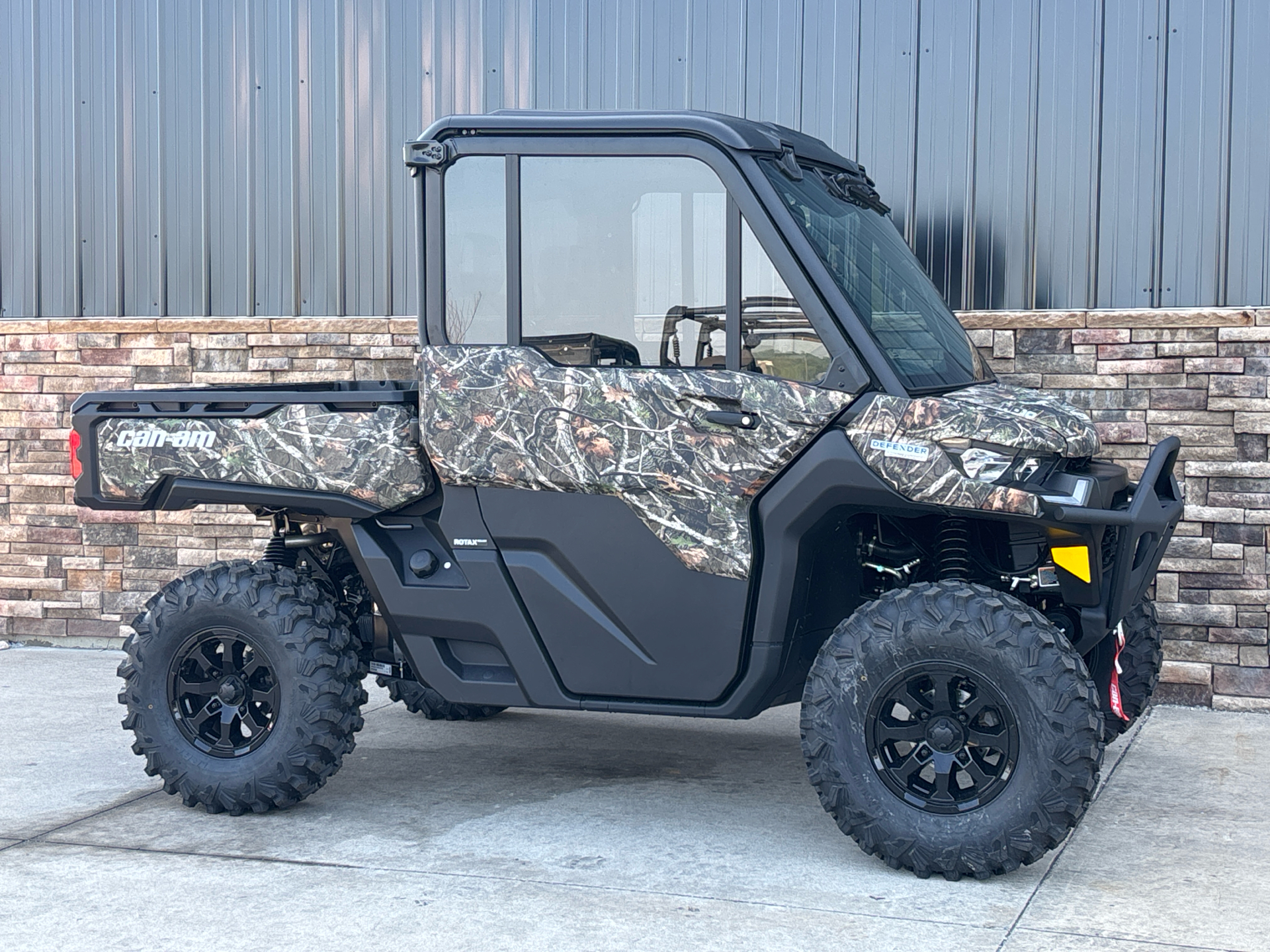 2025 Can-Am Defender Limited in Columbia, Missouri - Photo 3