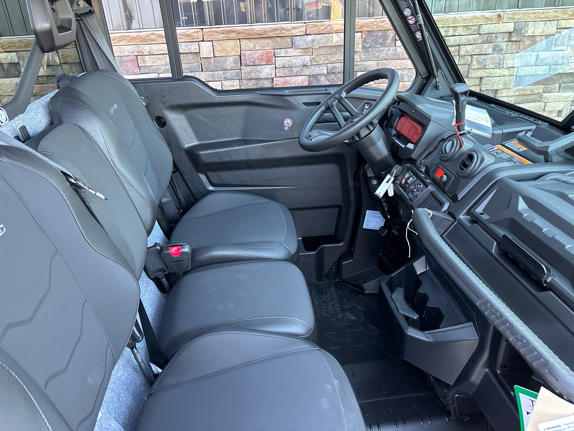 2025 Can-Am Defender Limited in Columbia, Missouri - Photo 6