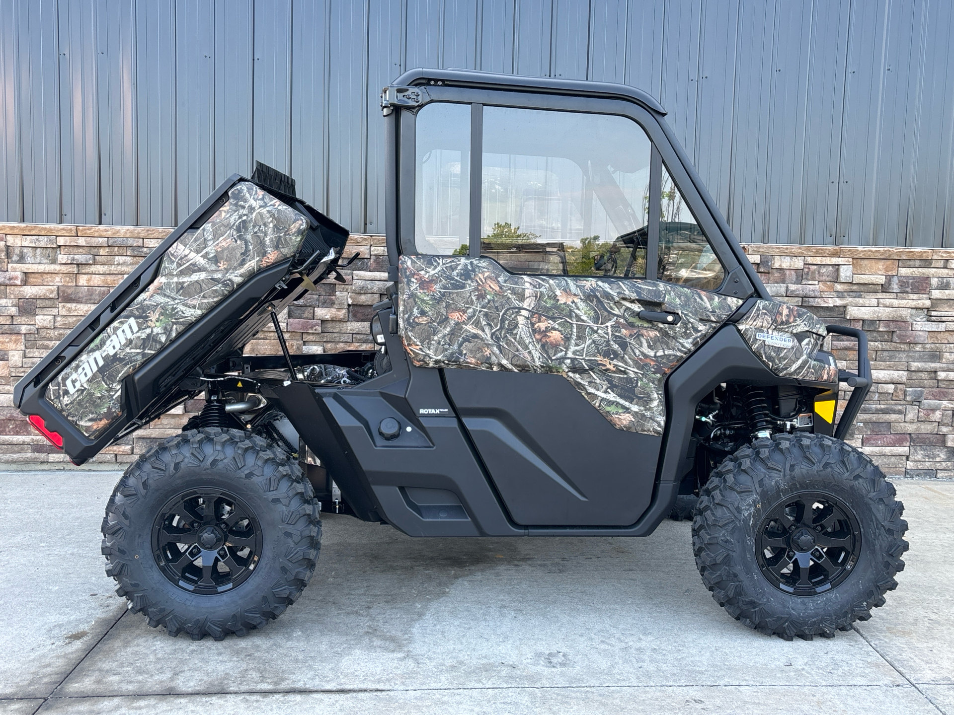 2025 Can-Am Defender Limited in Columbia, Missouri - Photo 9
