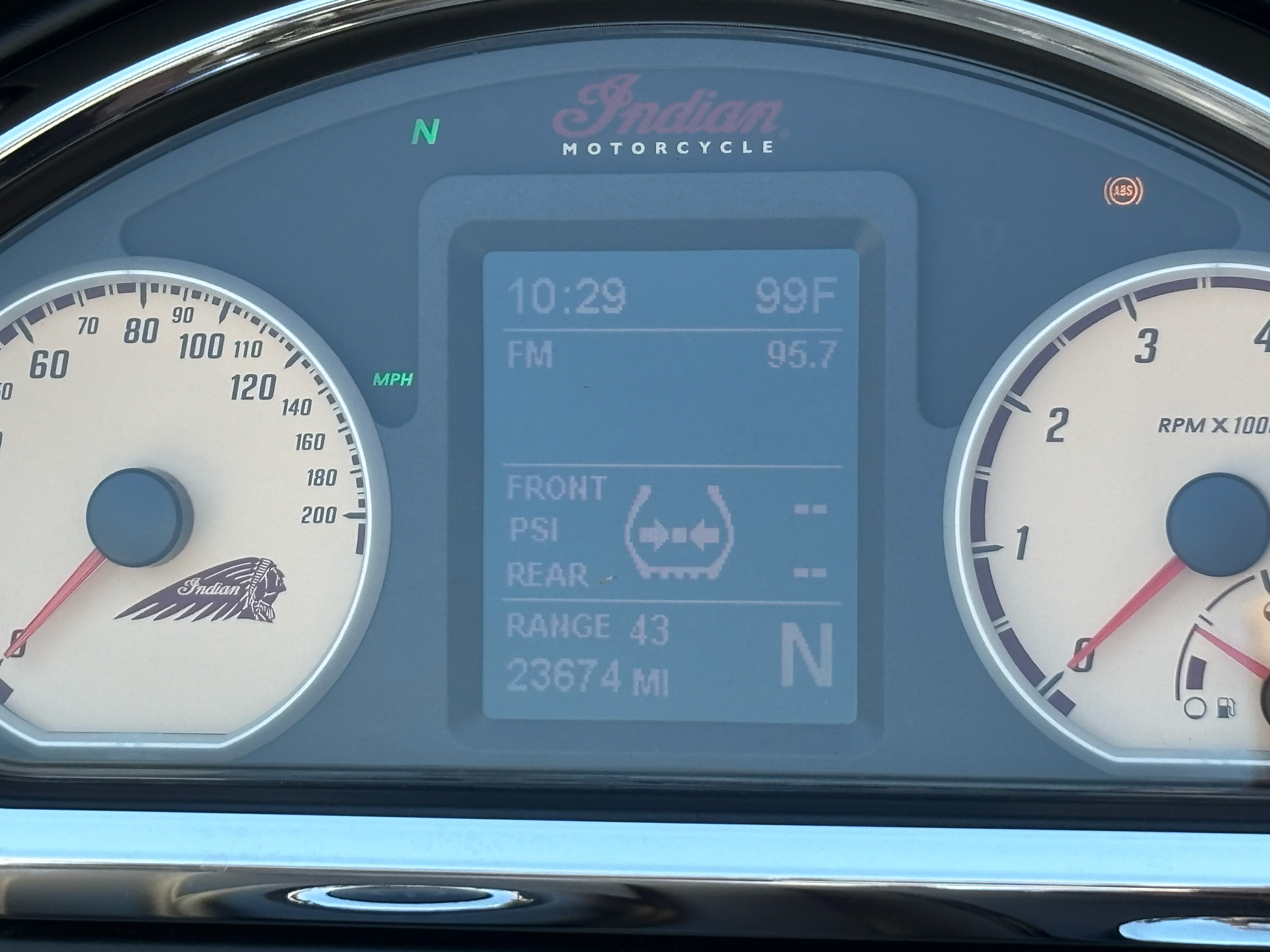 2016 Indian Motorcycle Chieftain Dark Horse in Columbia, Missouri - Photo 9