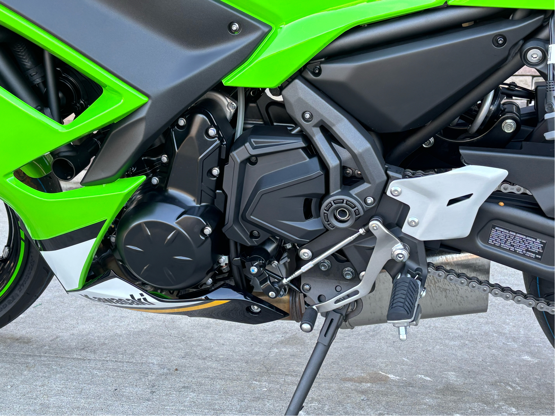 2025 Kawasaki Ninja 650 KRT Edition ABS in Columbia, Missouri - Photo 10